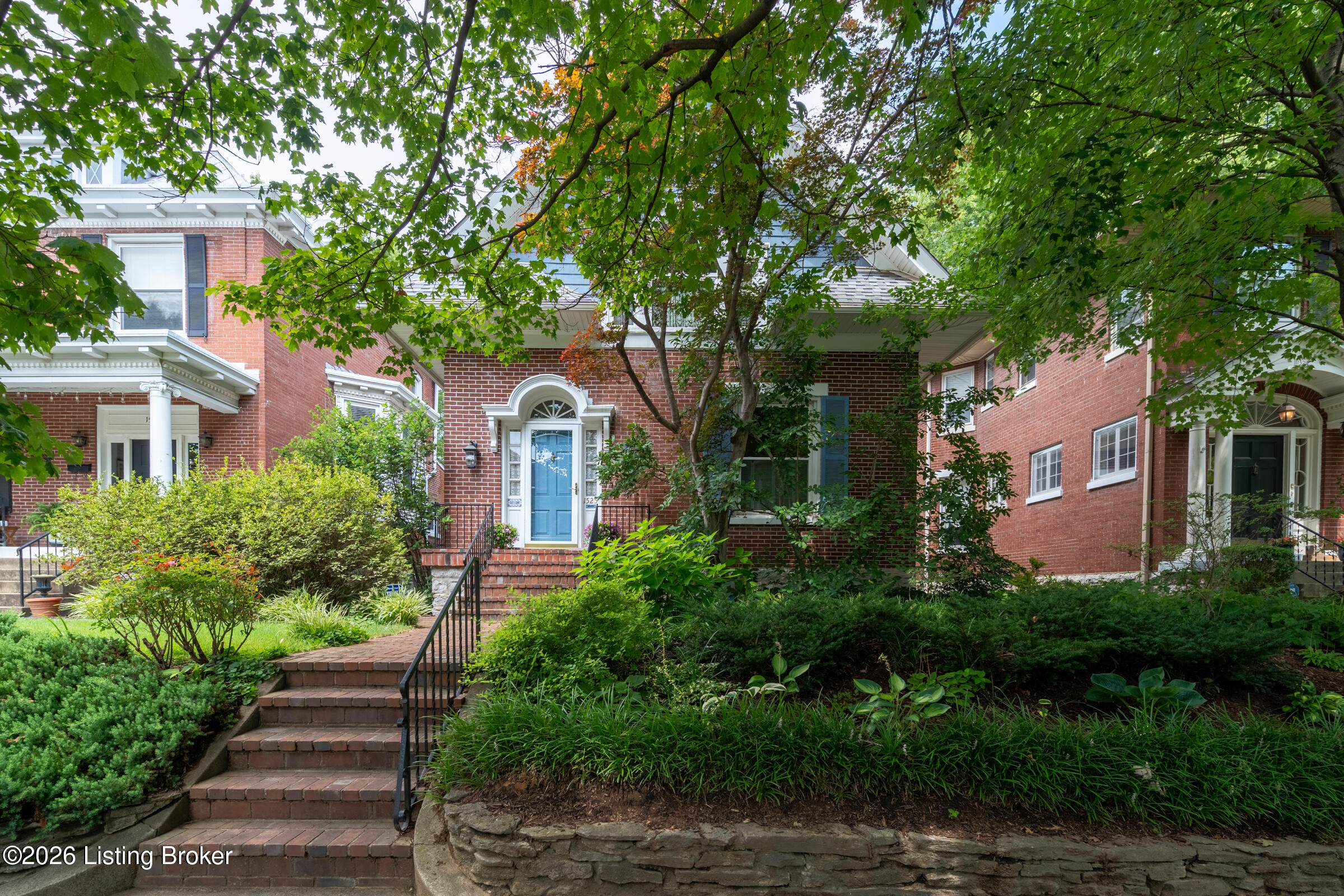 1525 Rosewood Ave Property Photo
