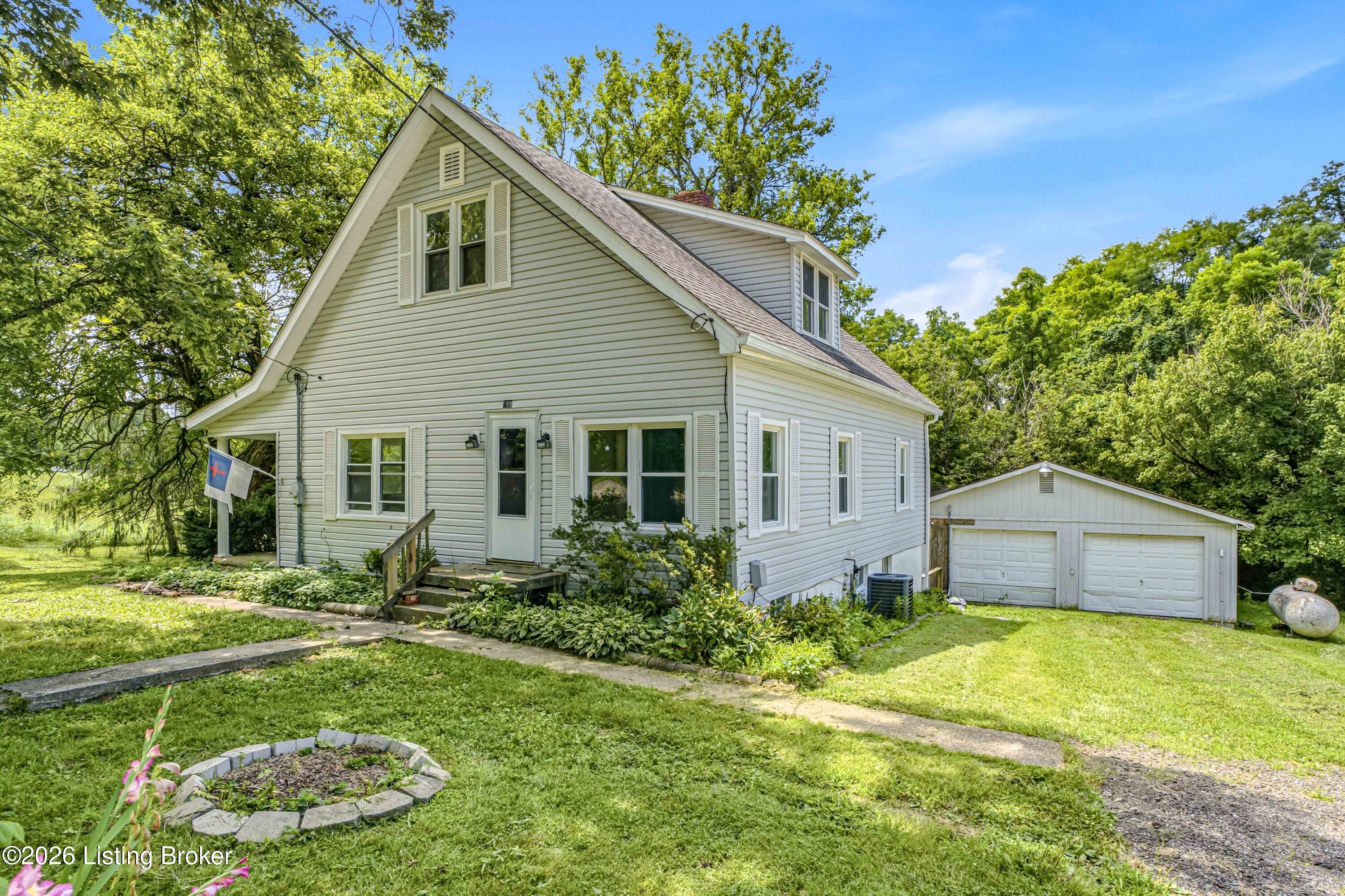 689 Graefenburg Rd Property Photo 3