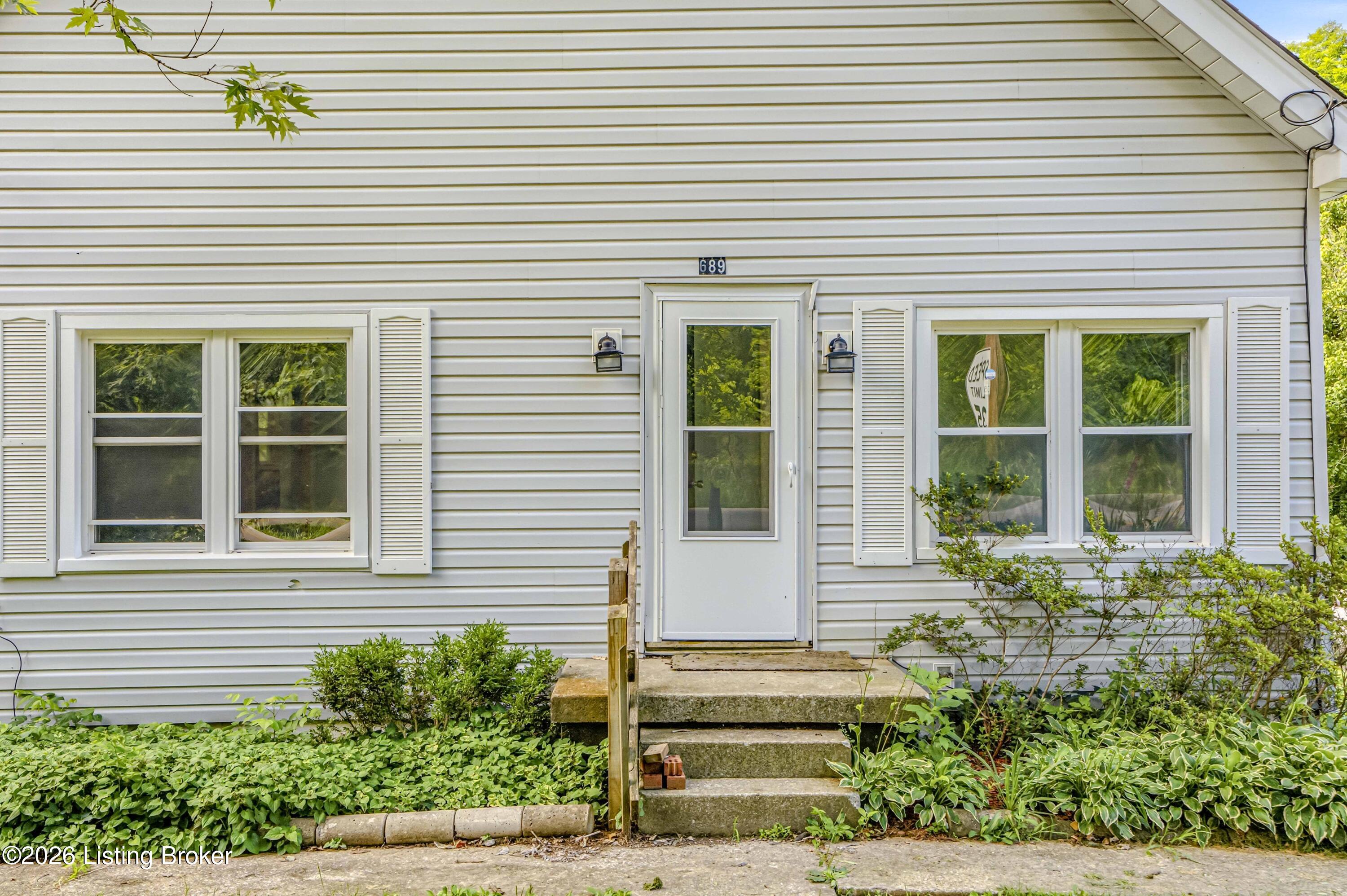 689 Graefenburg Rd Property Photo 4