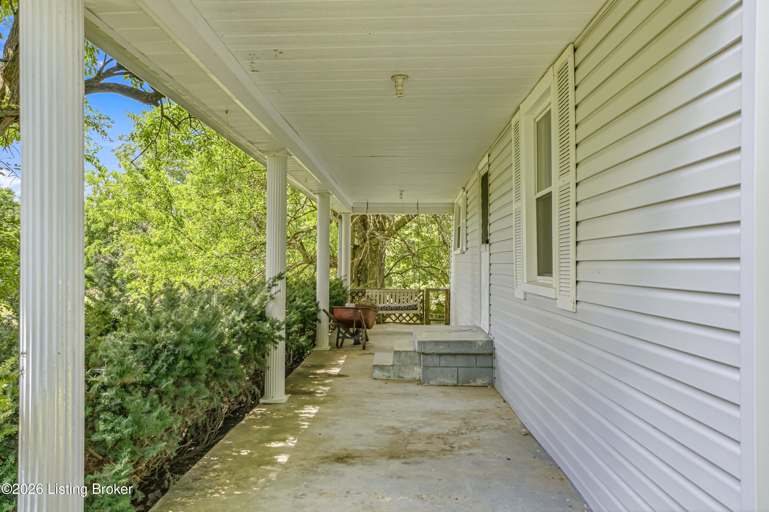 689 Graefenburg Rd Property Photo 5