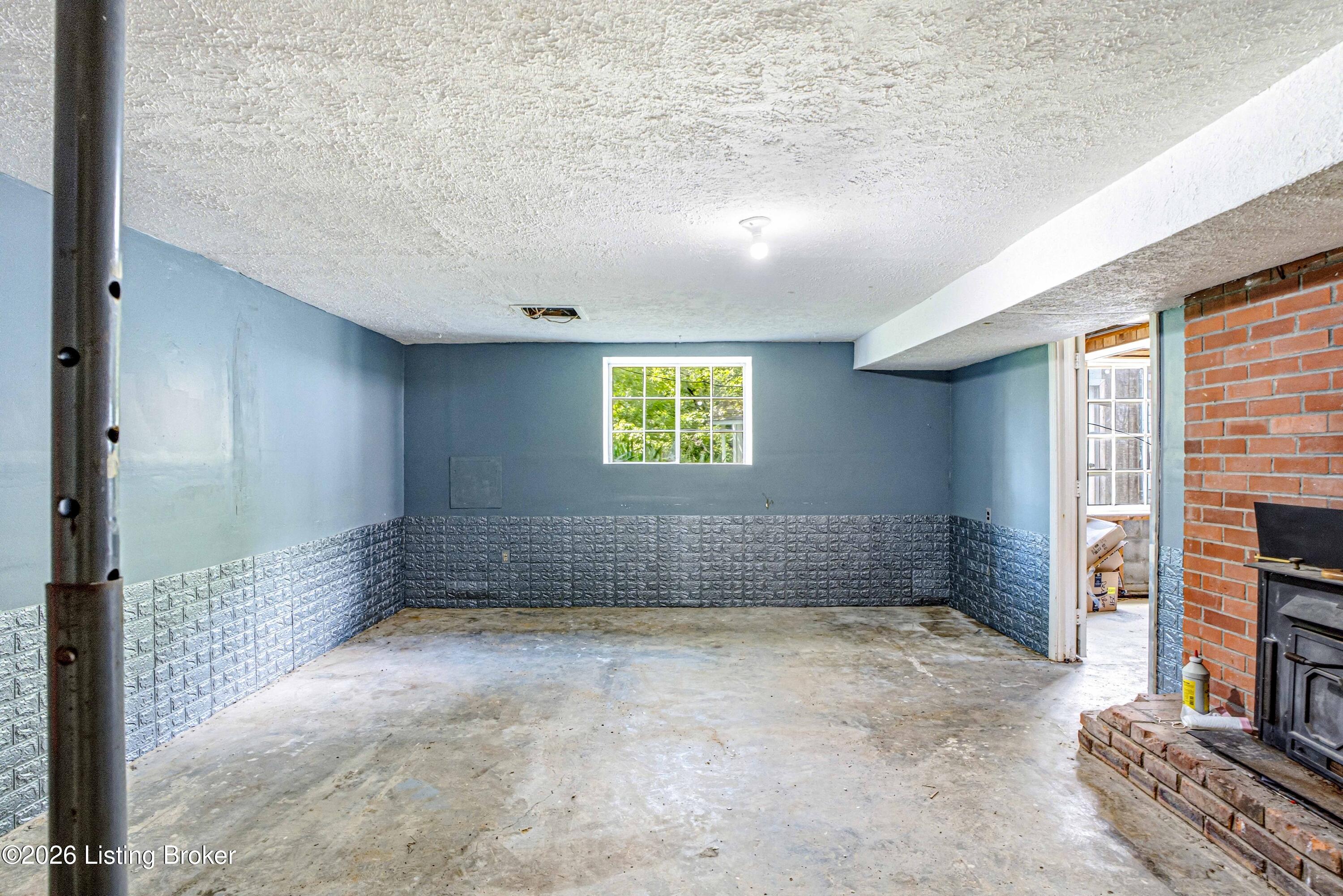 689 Graefenburg Rd Property Photo 32