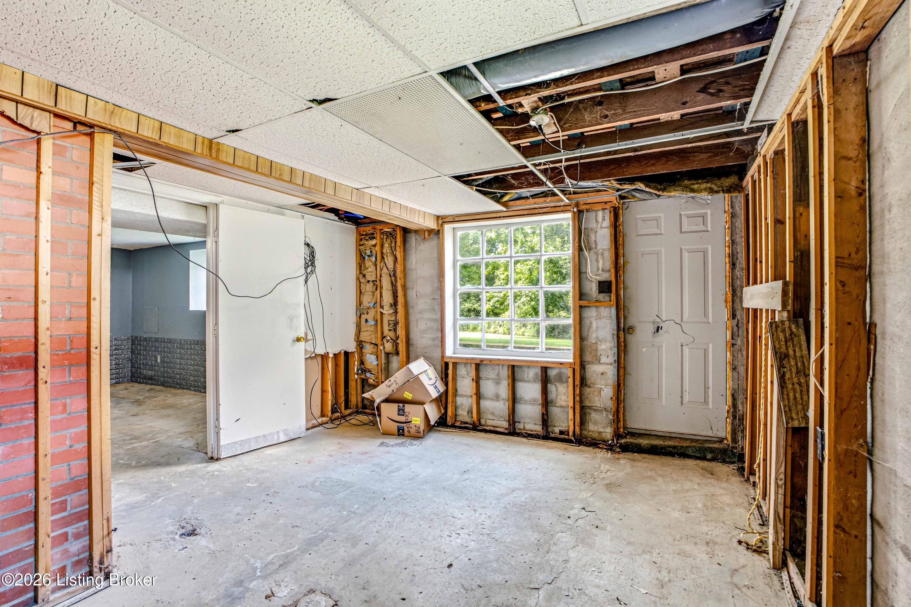 689 Graefenburg Rd Property Photo 35