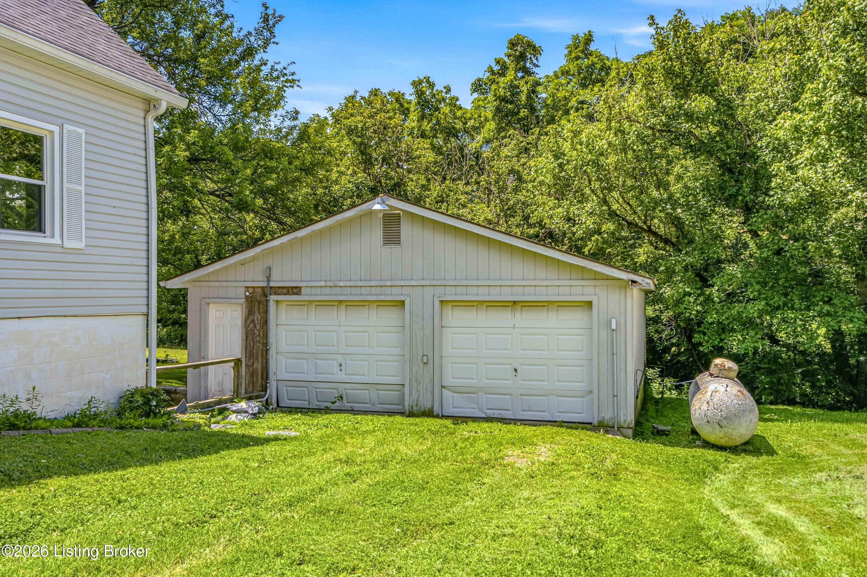 689 Graefenburg Rd Property Photo 36