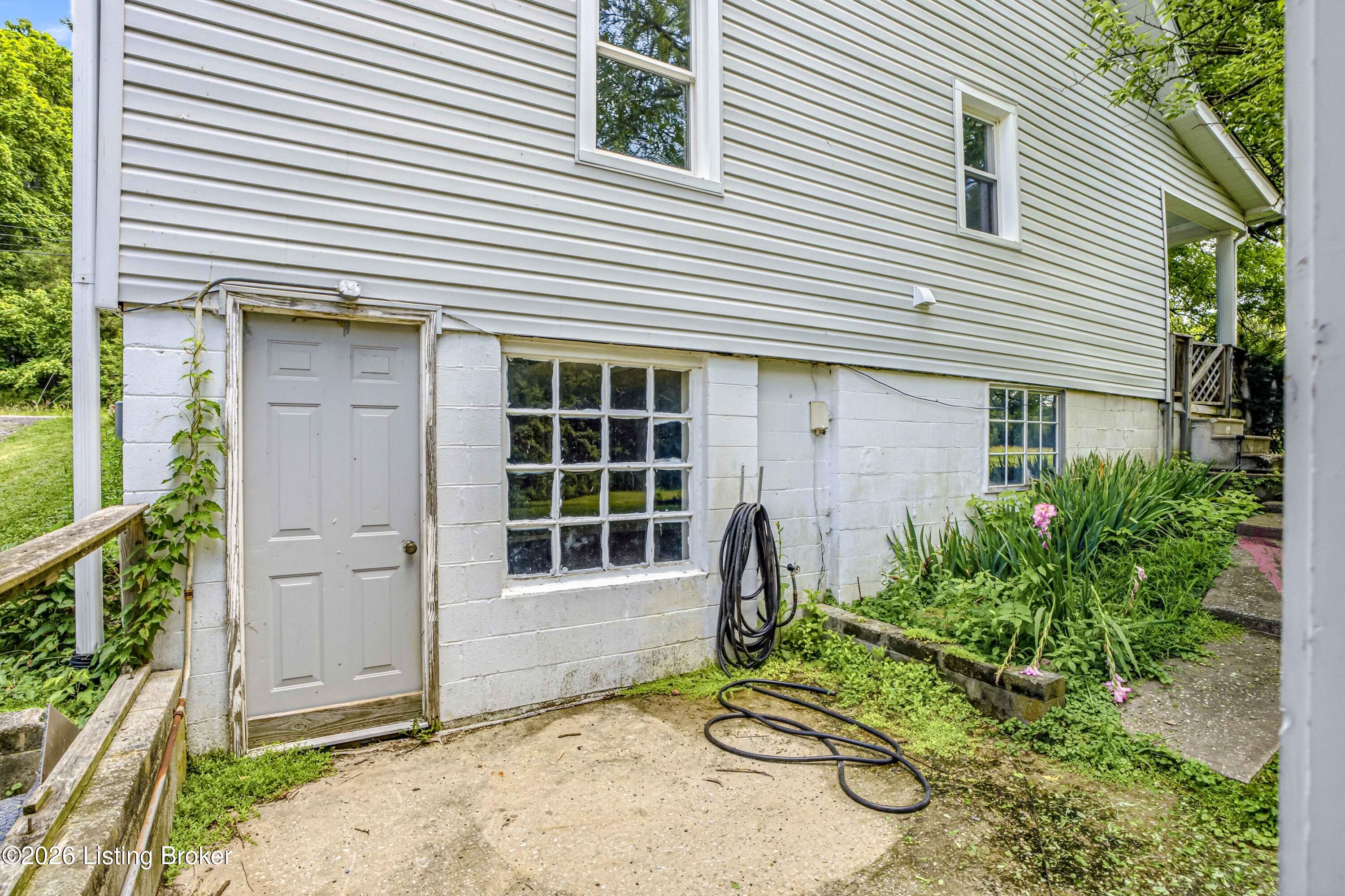 689 Graefenburg Rd Property Photo 39