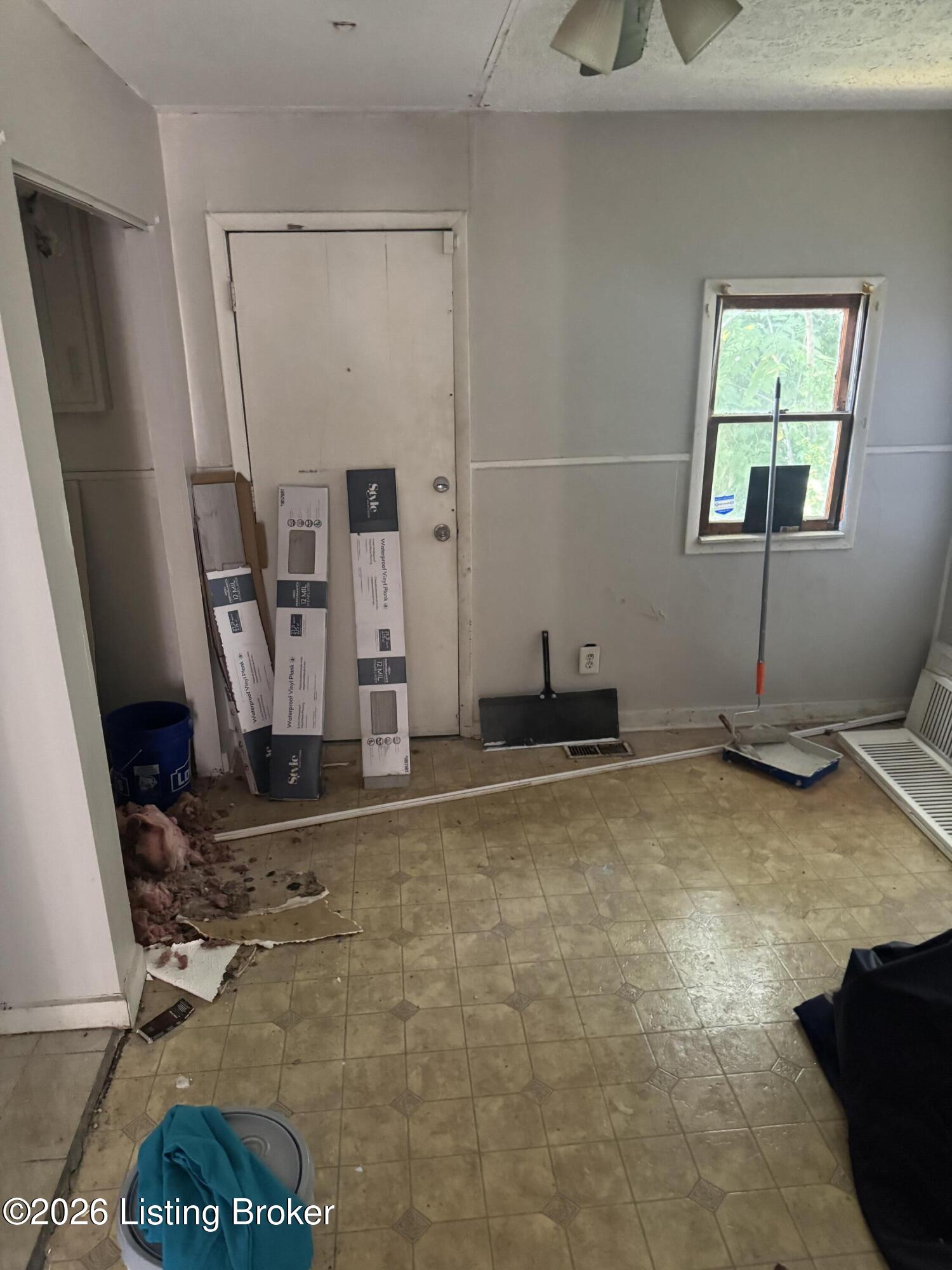 2515 Howard St Property Photo 2
