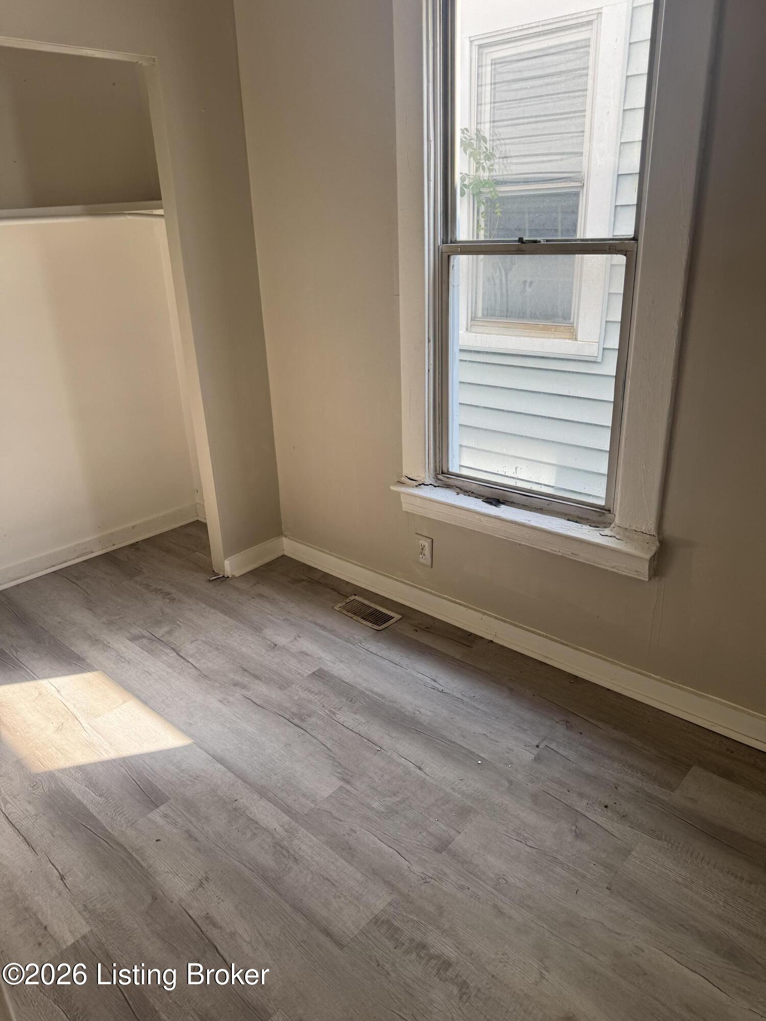 2515 Howard St Property Photo 3