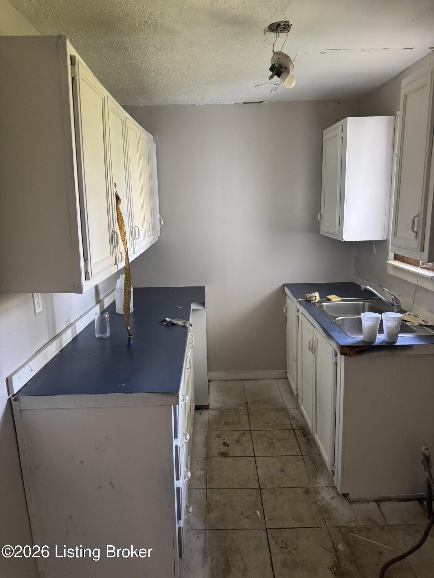 2515 Howard St Property Photo 4