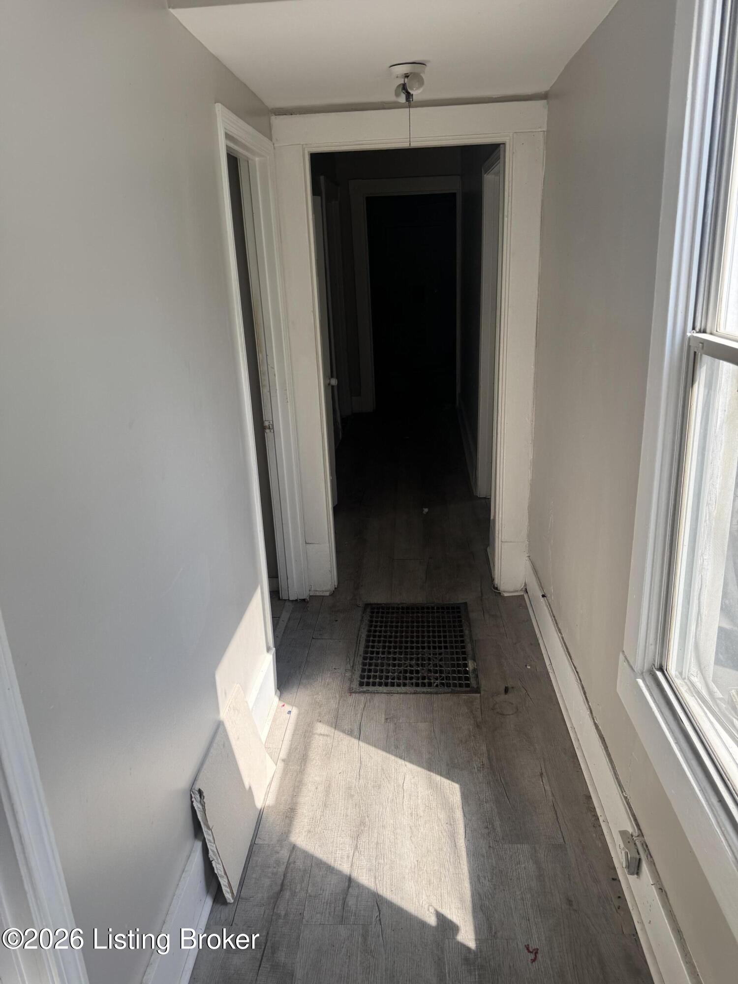2515 Howard St Property Photo 6