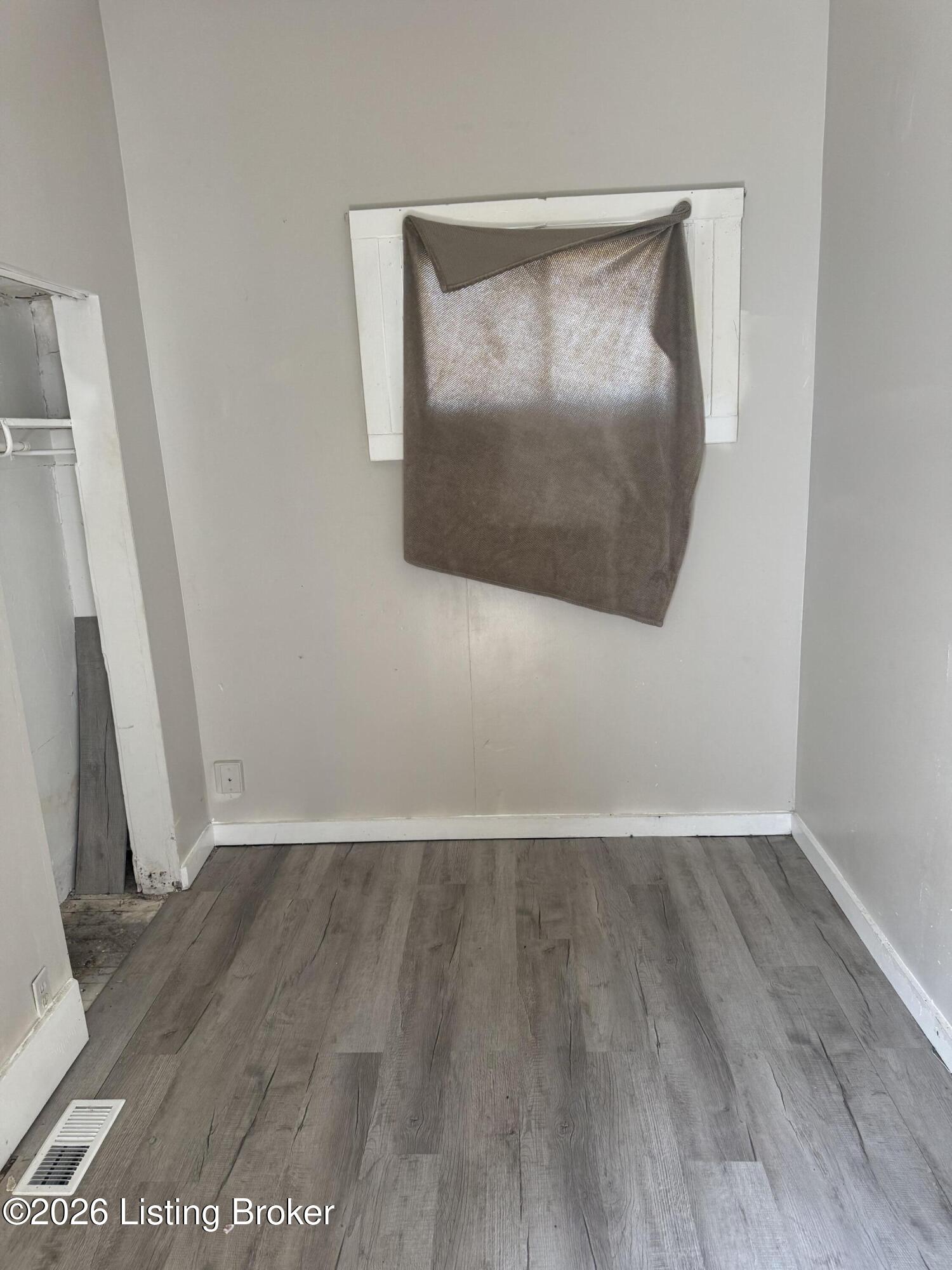 2515 Howard St Property Photo 7