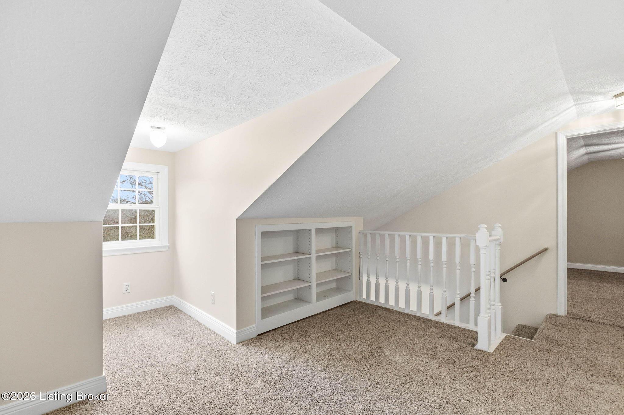 114 Windsor Ave Property Photo 37