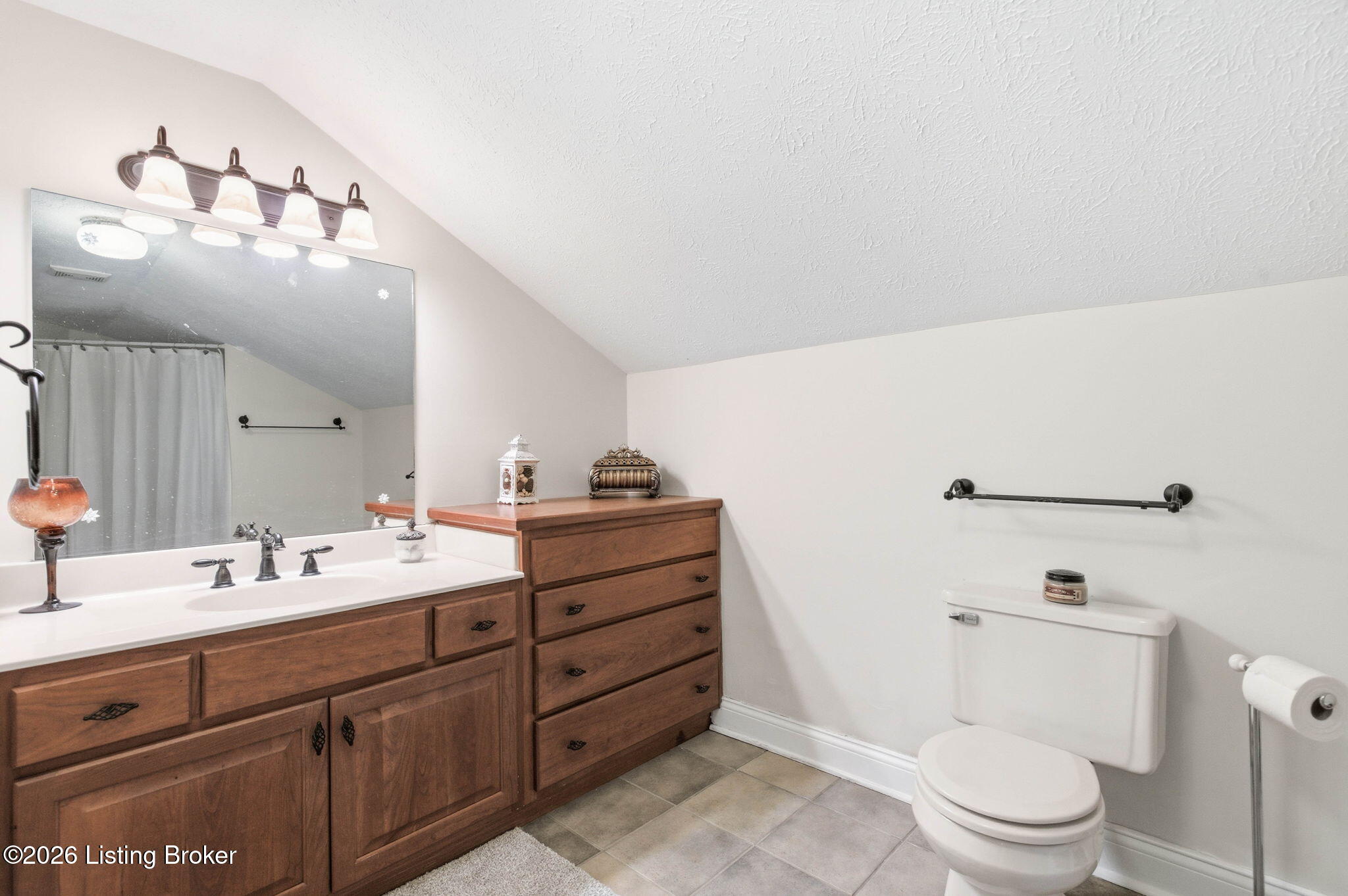 114 Windsor Ave Property Photo 43