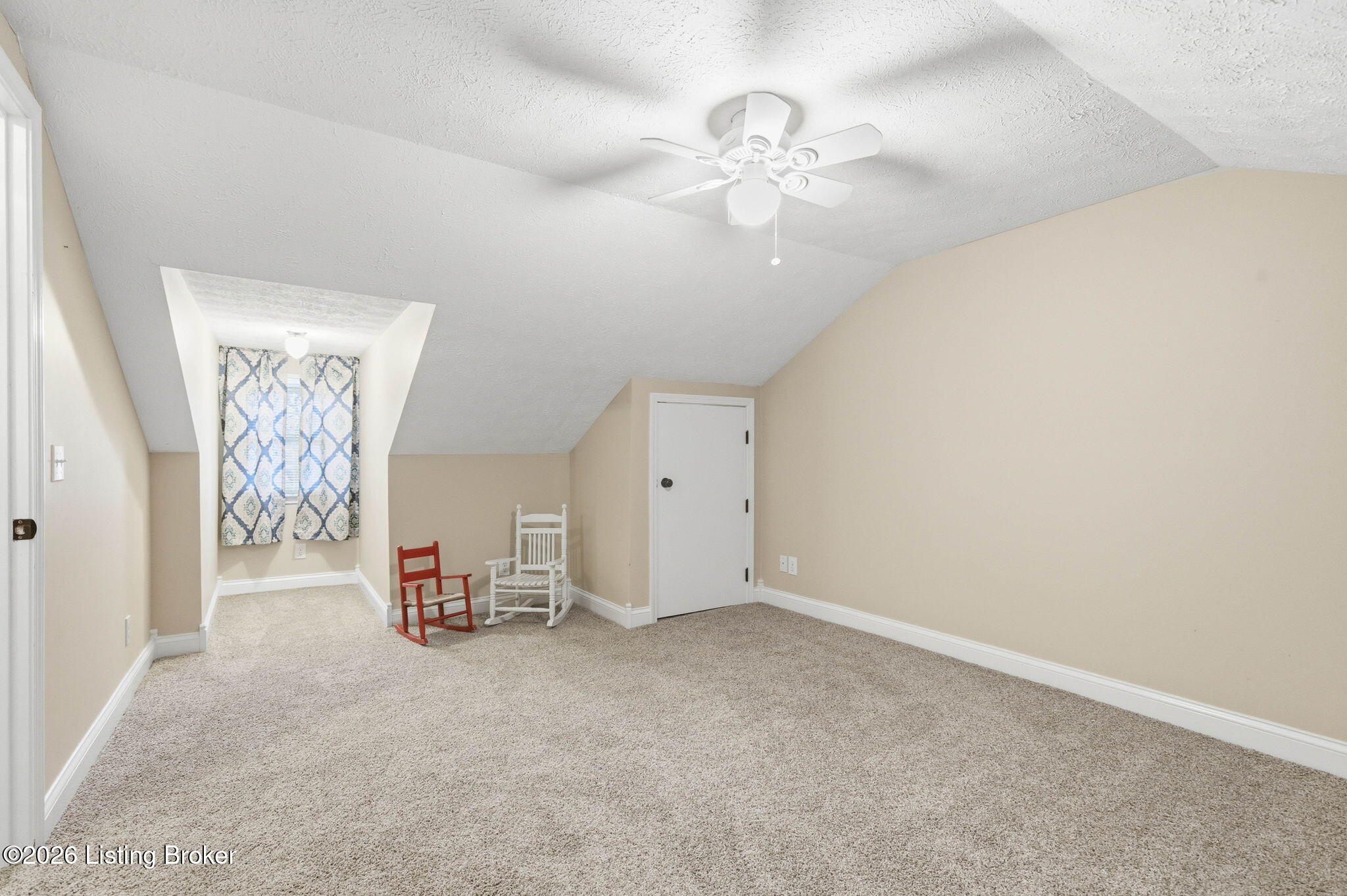 114 Windsor Ave Property Photo 47