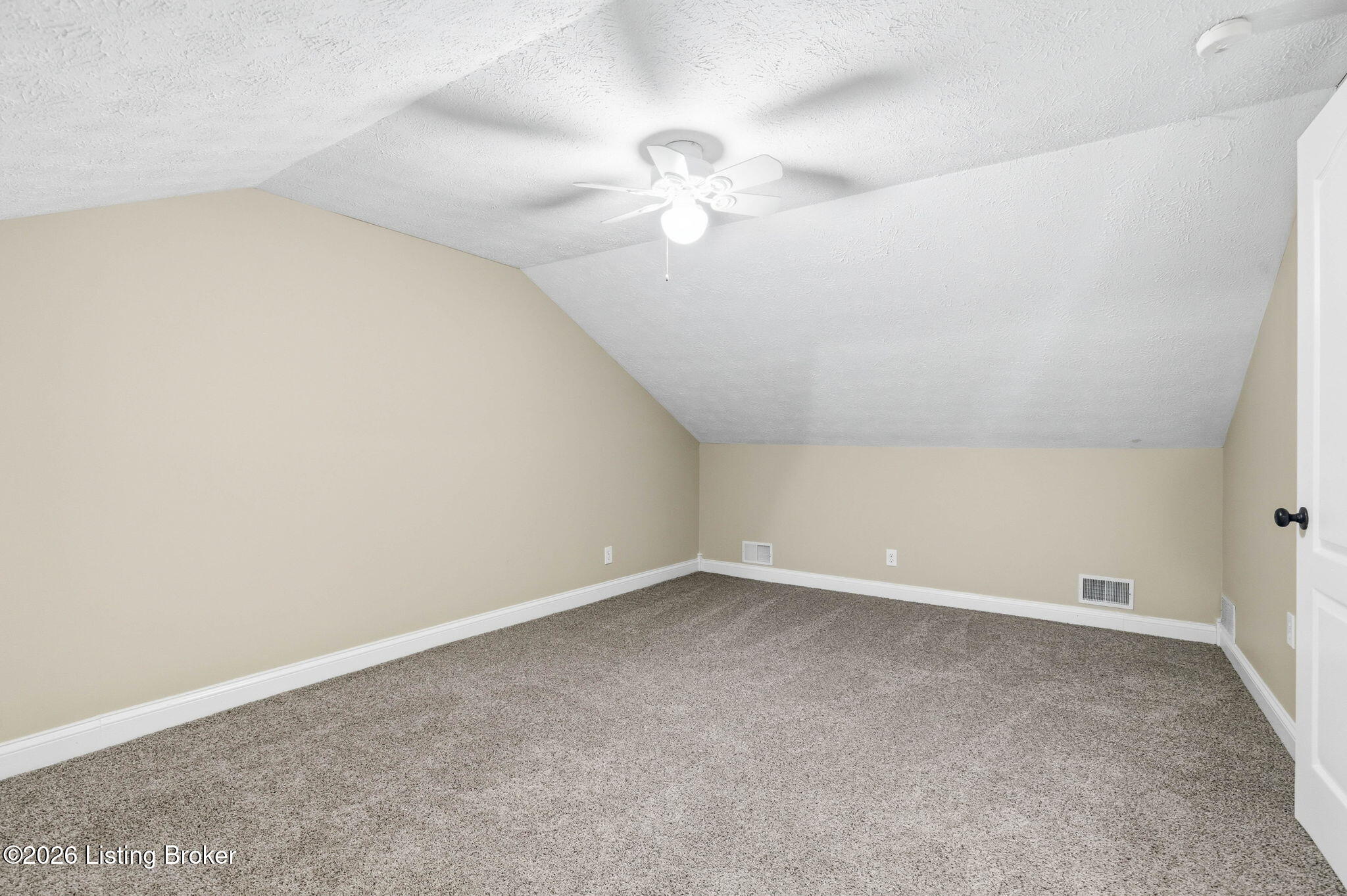 114 Windsor Ave Property Photo 48