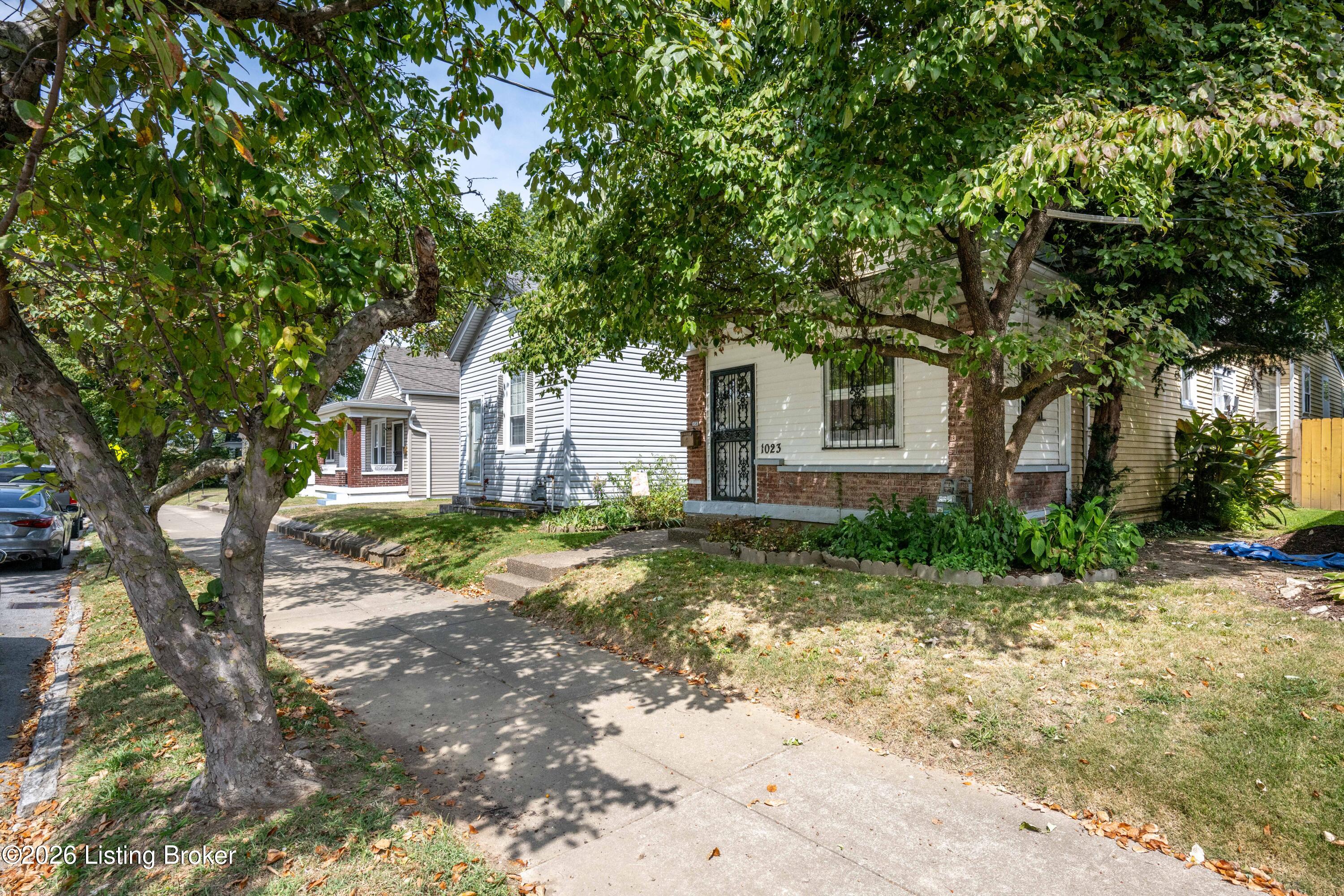1023 E Burnett Ave Property Photo 2