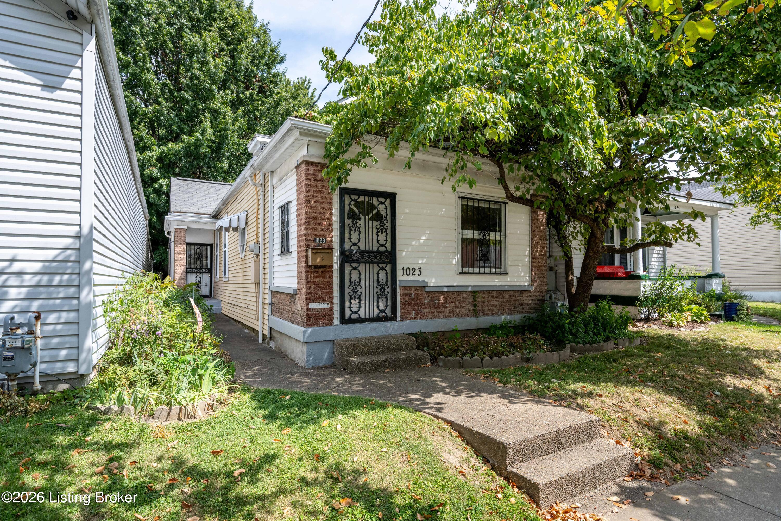 1023 E Burnett Ave Property Photo 3