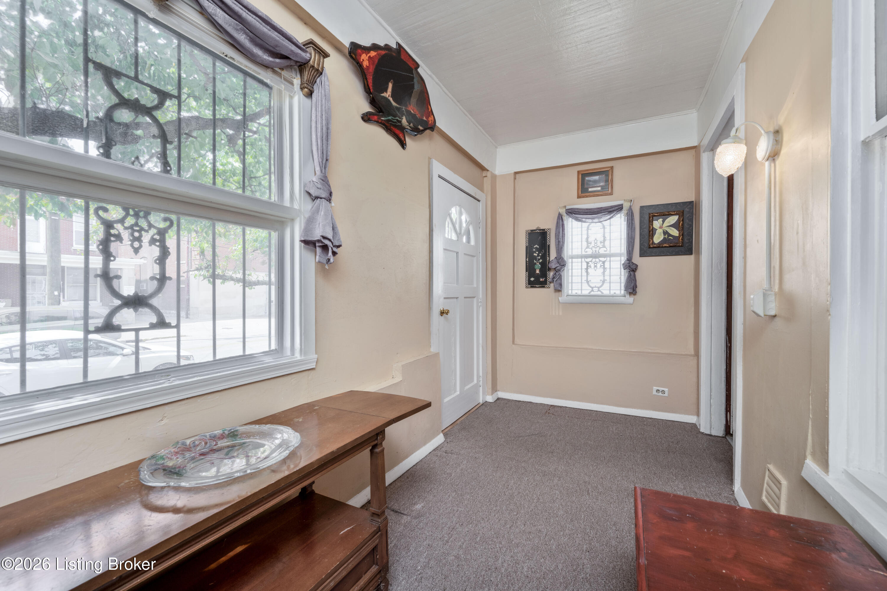 1023 E Burnett Ave Property Photo 5