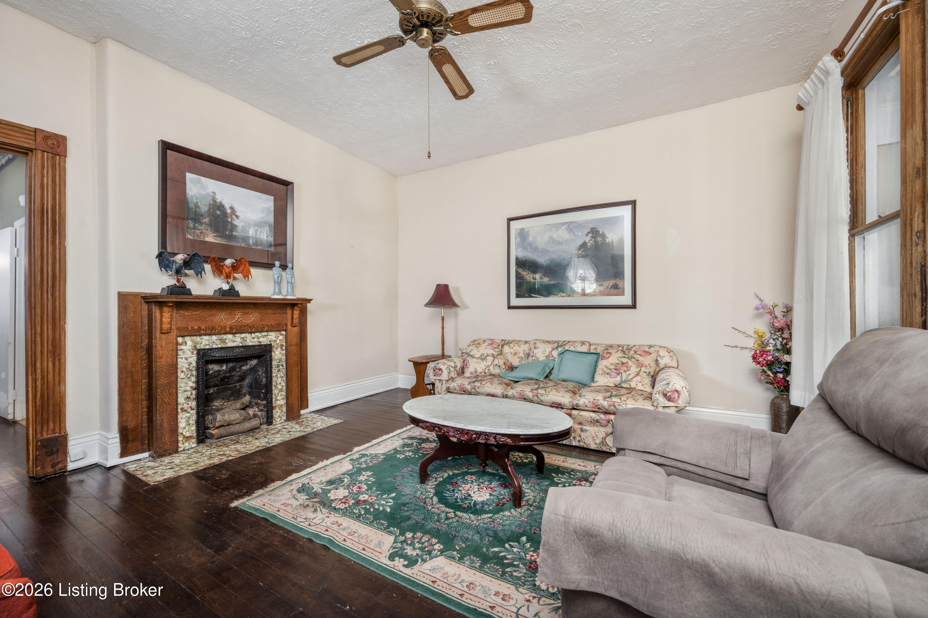 1023 E Burnett Ave Property Photo 6