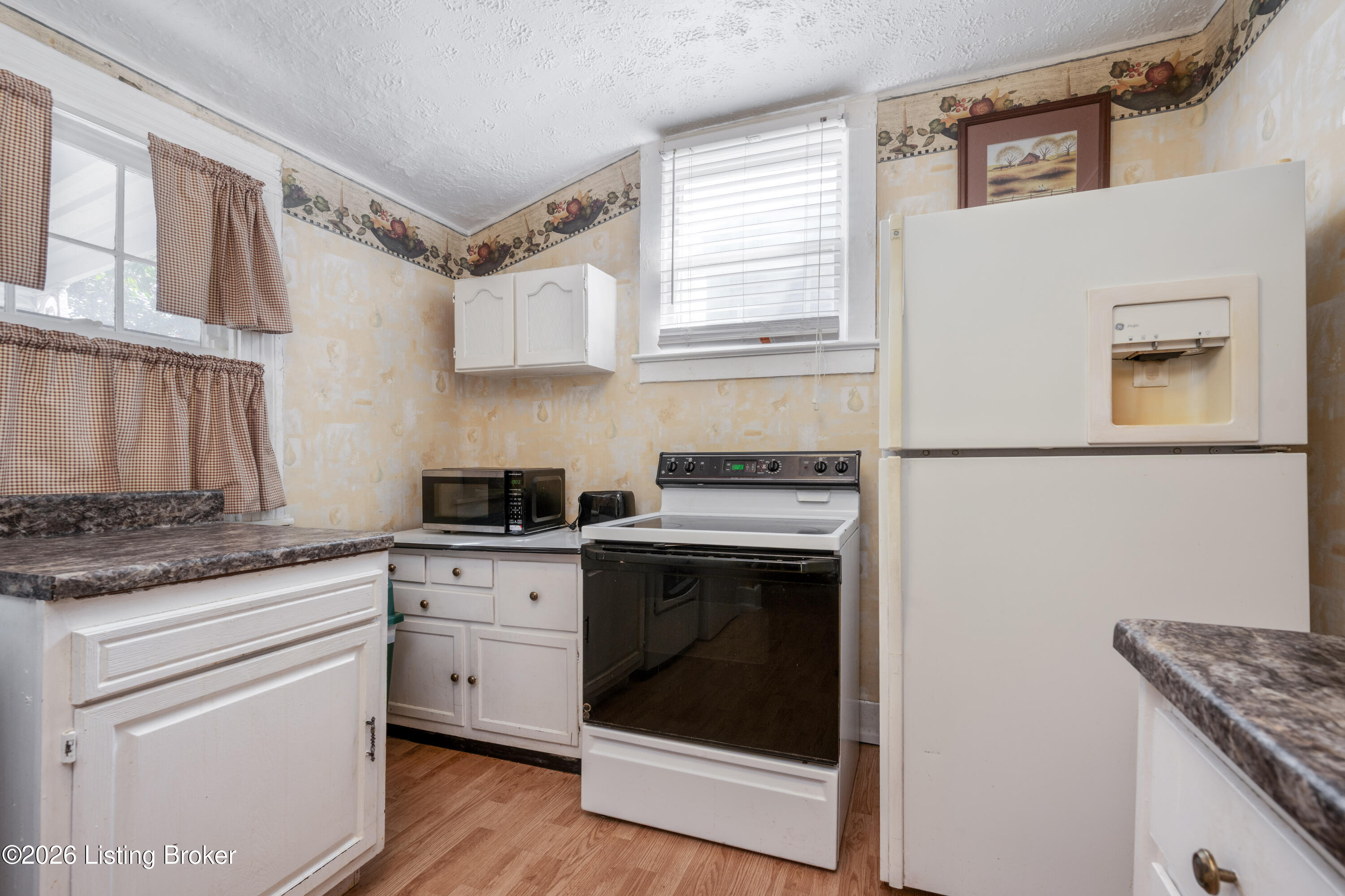 1023 E Burnett Ave Property Photo 10
