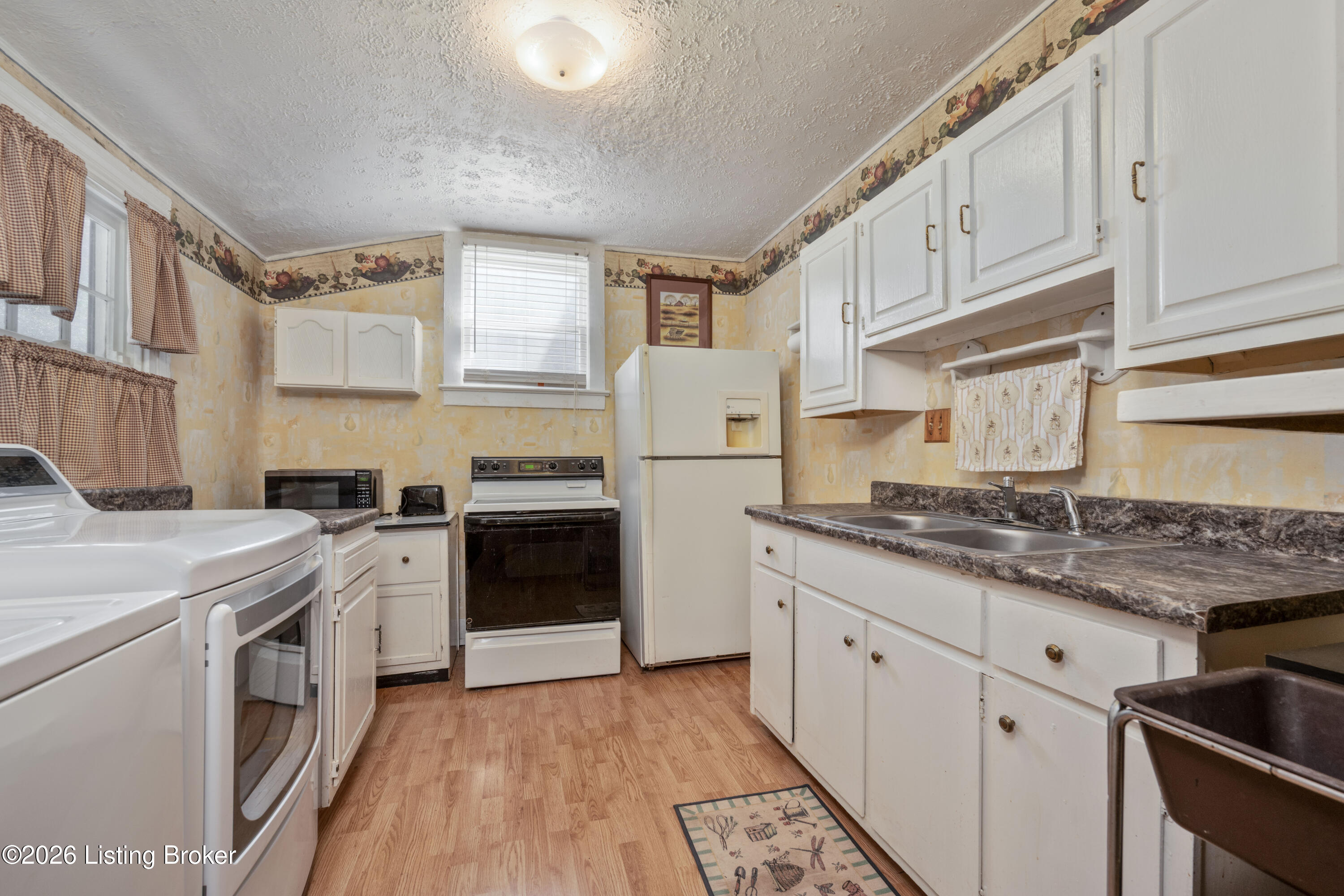 1023 E Burnett Ave Property Photo 11