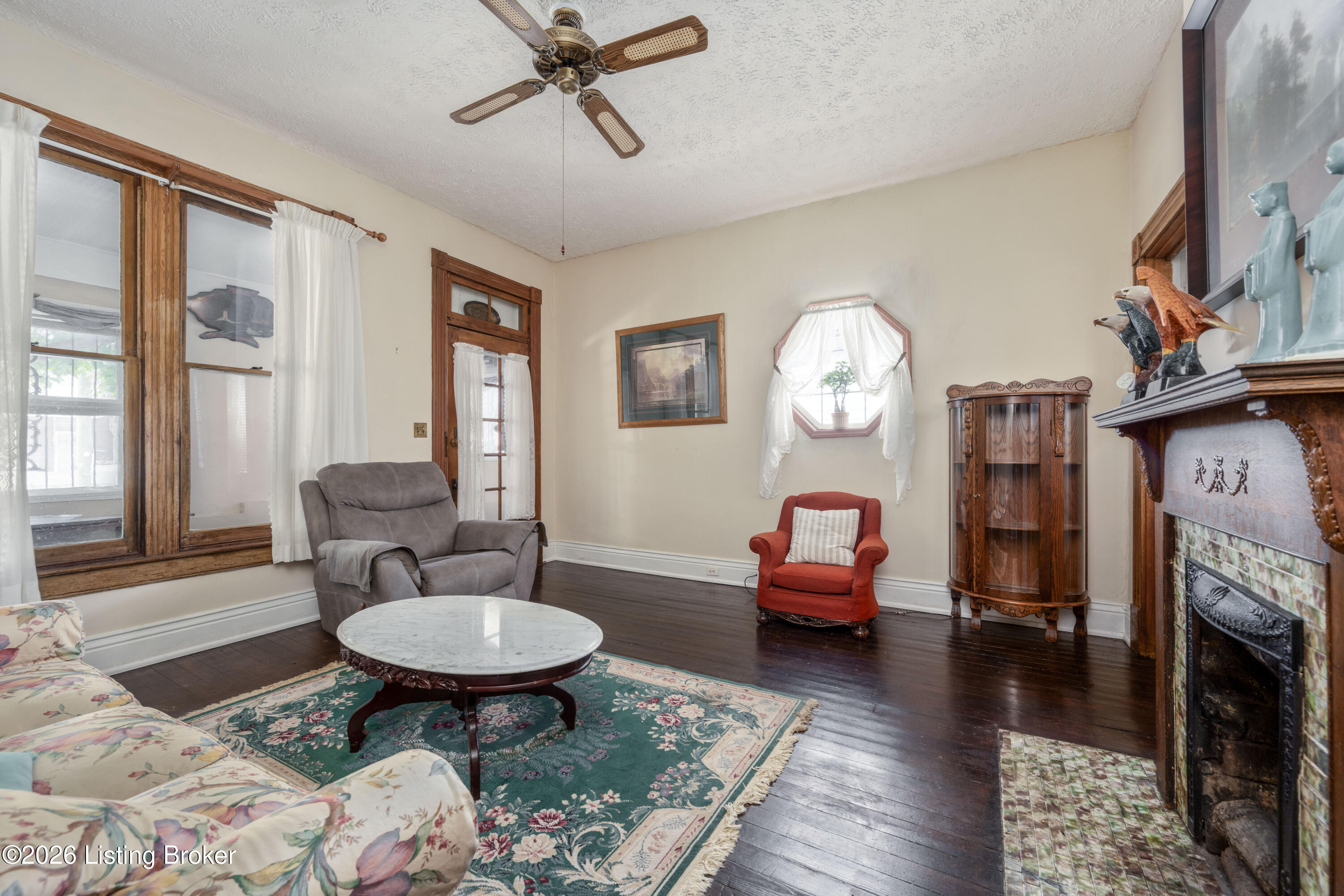 1023 E Burnett Ave Property Photo 20
