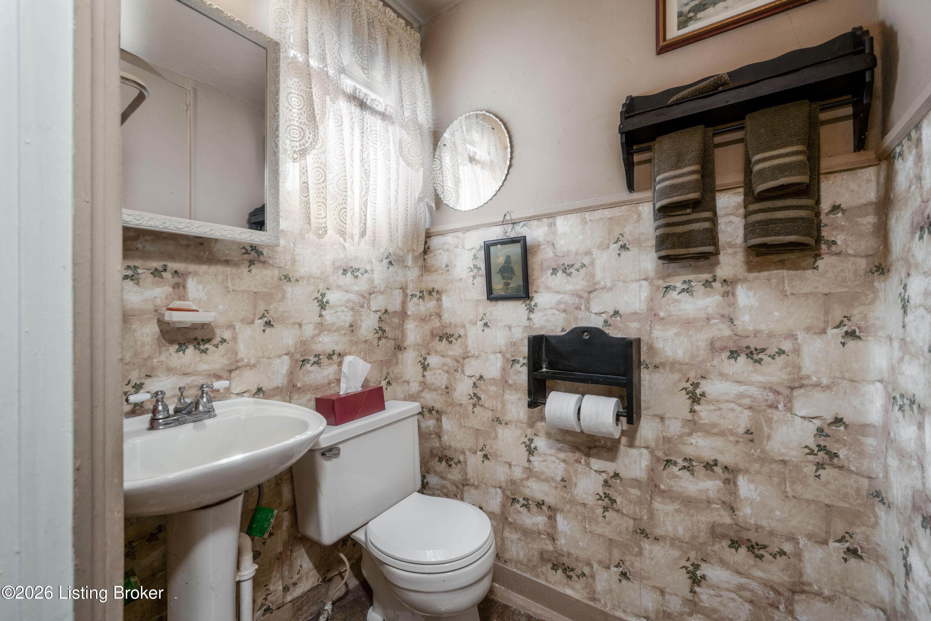1023 E Burnett Ave Property Photo 22