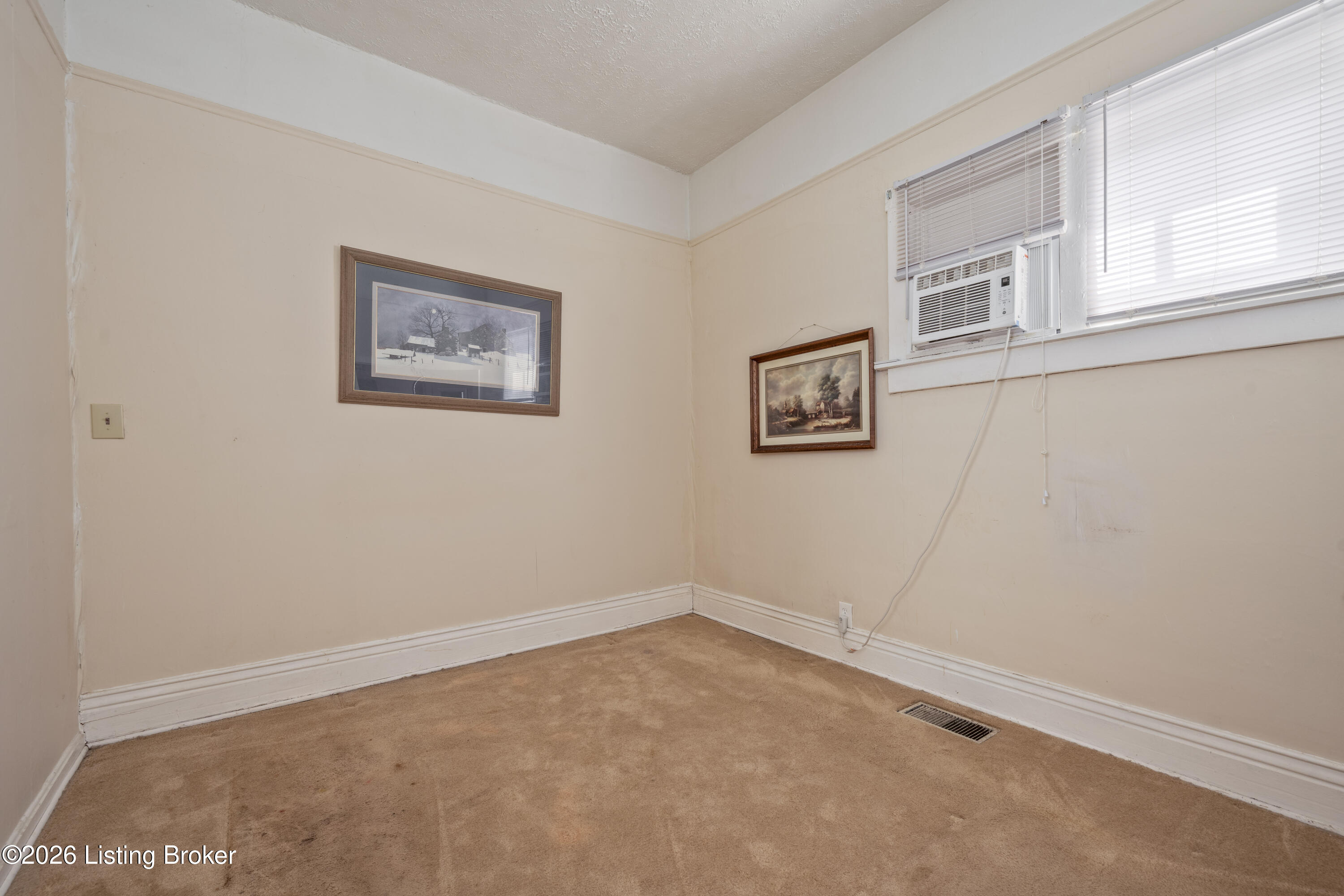 1023 E Burnett Ave Property Photo 23