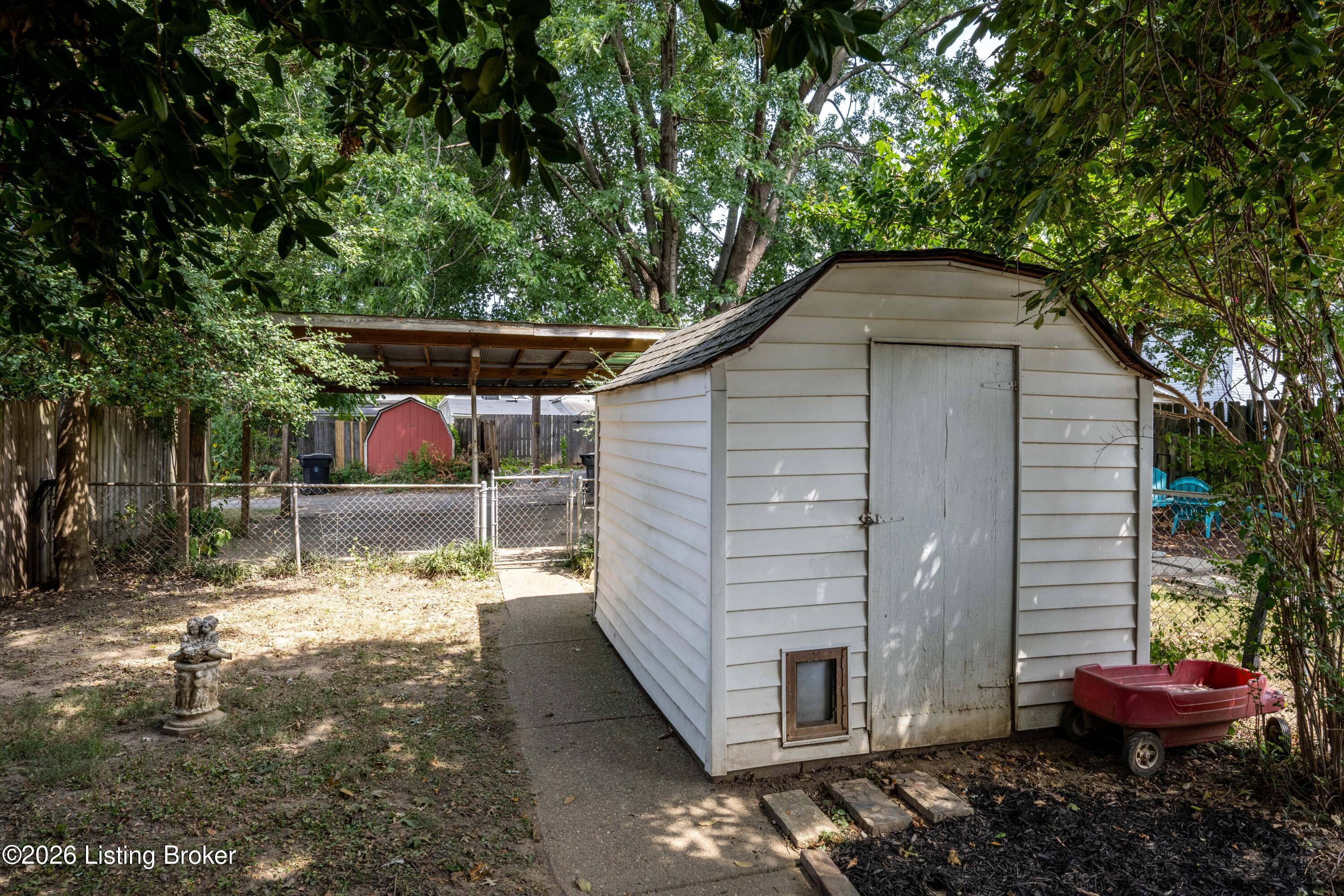 1023 E Burnett Ave Property Photo 24