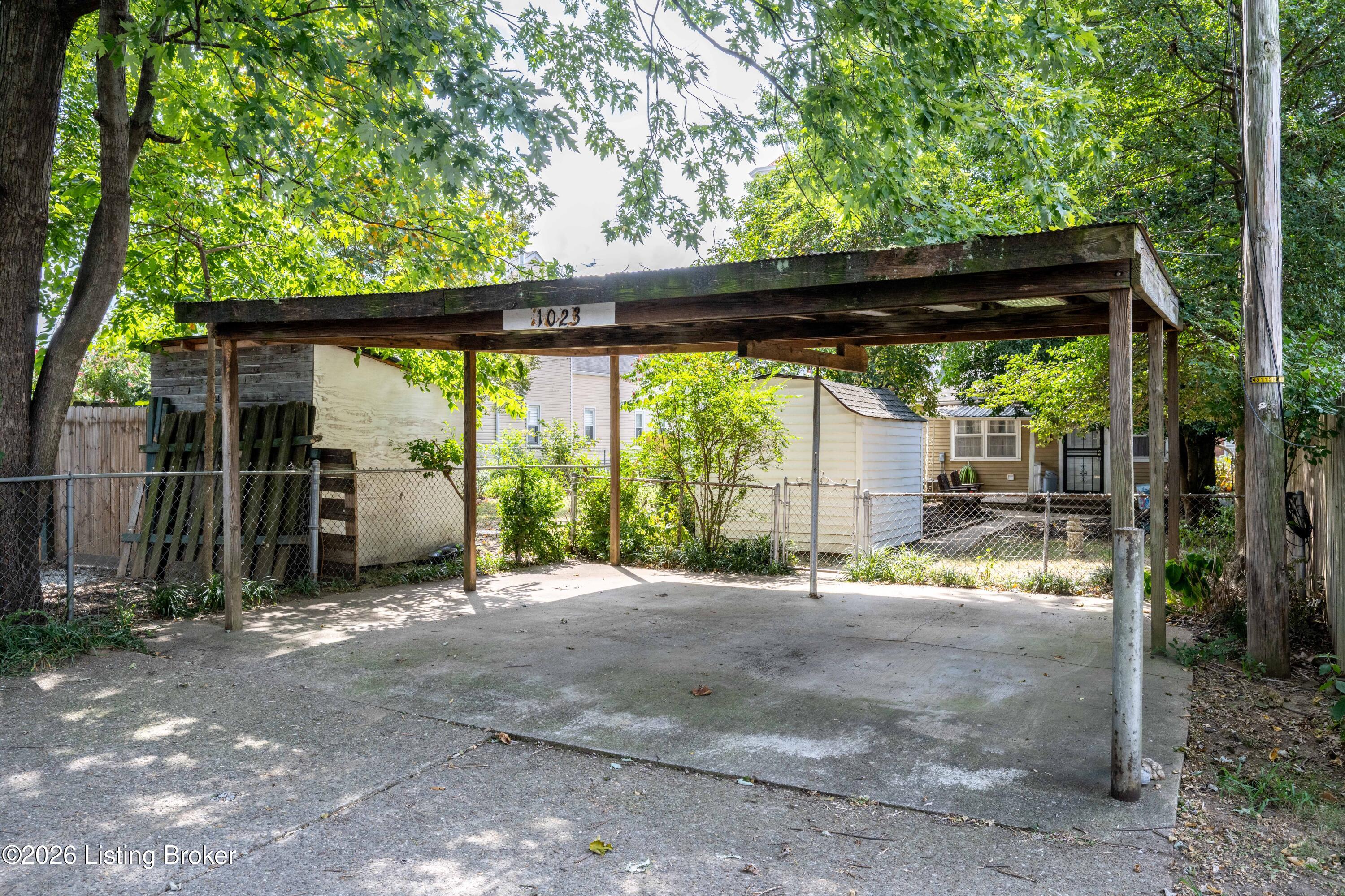 1023 E Burnett Ave Property Photo 26