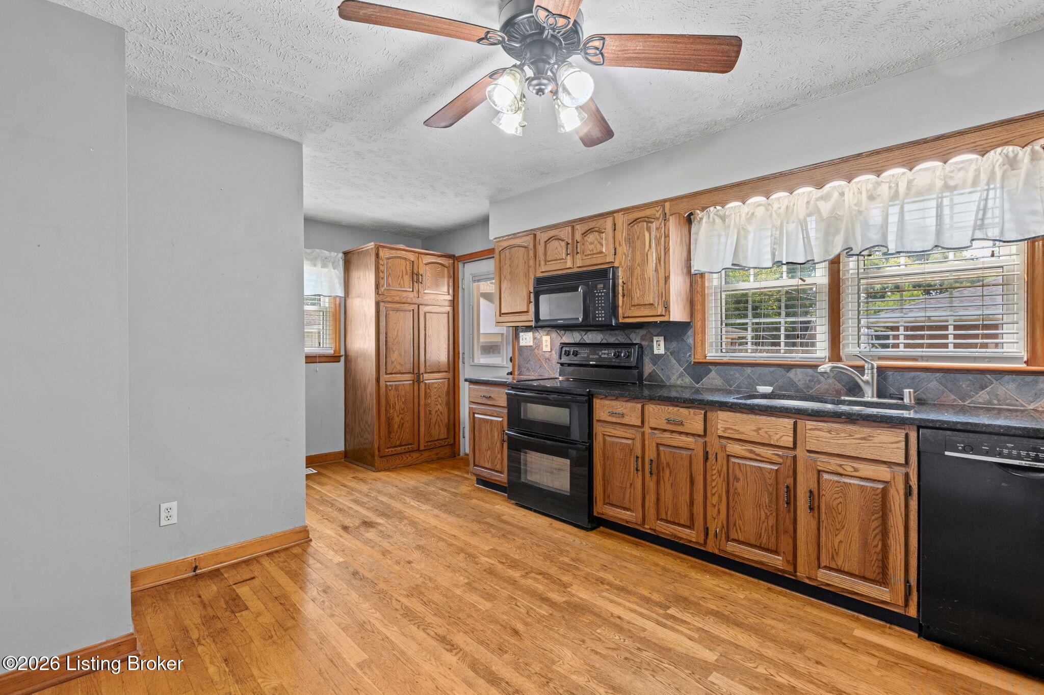1582 Raydale Dr Property Photo 26