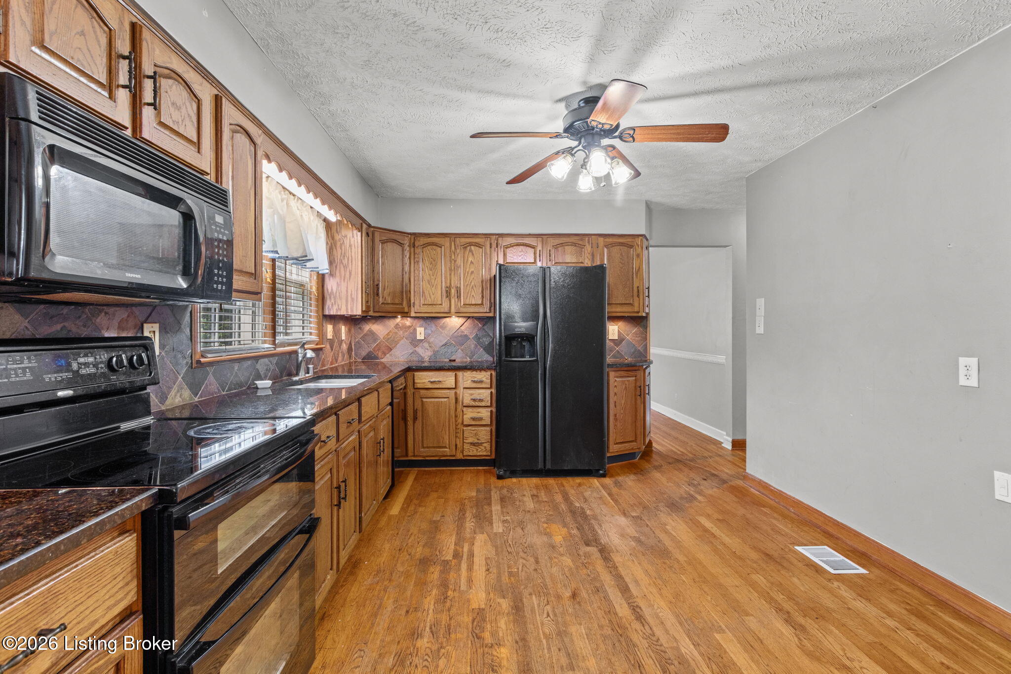 1582 Raydale Dr Property Photo 28