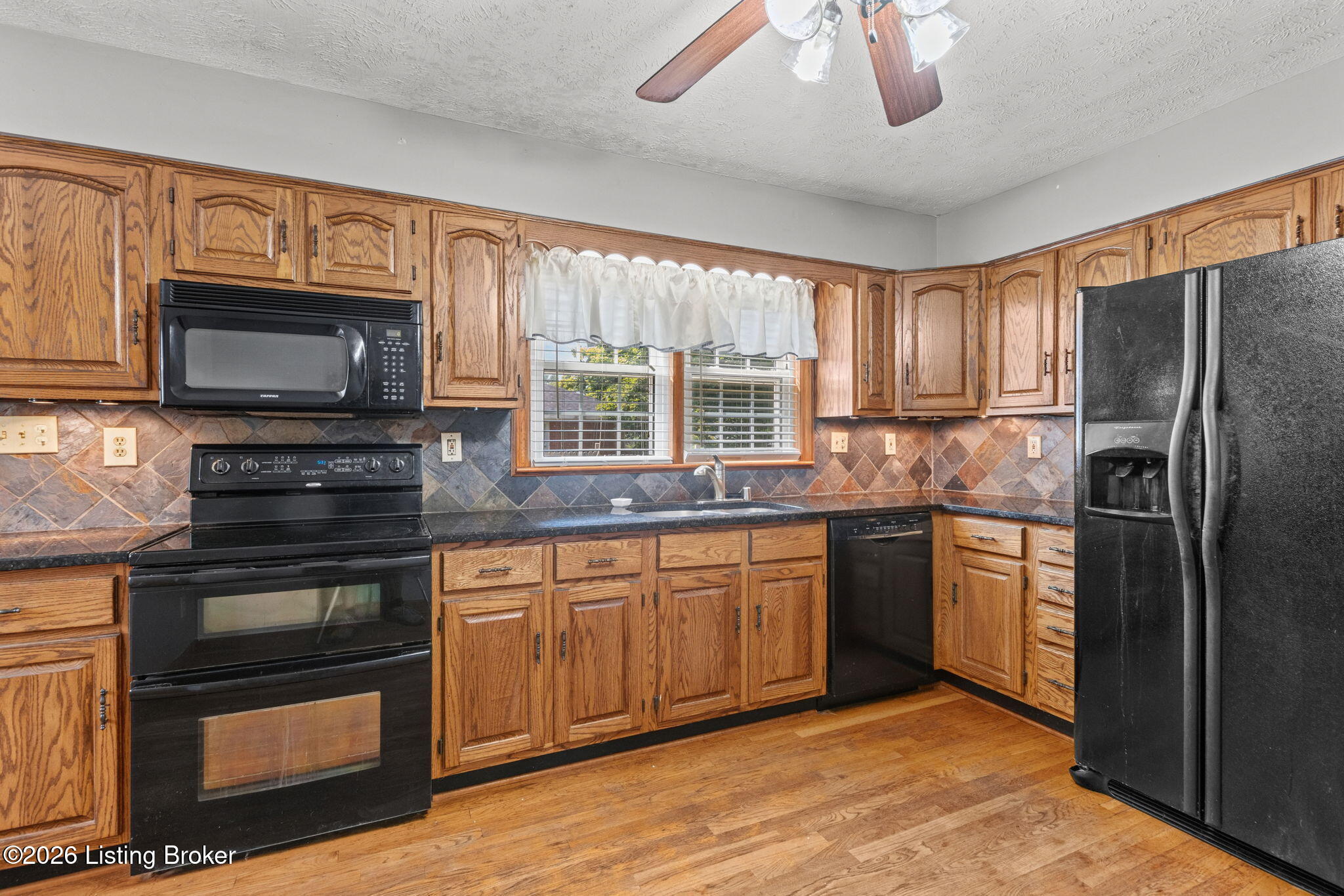 1582 Raydale Dr Property Photo 29