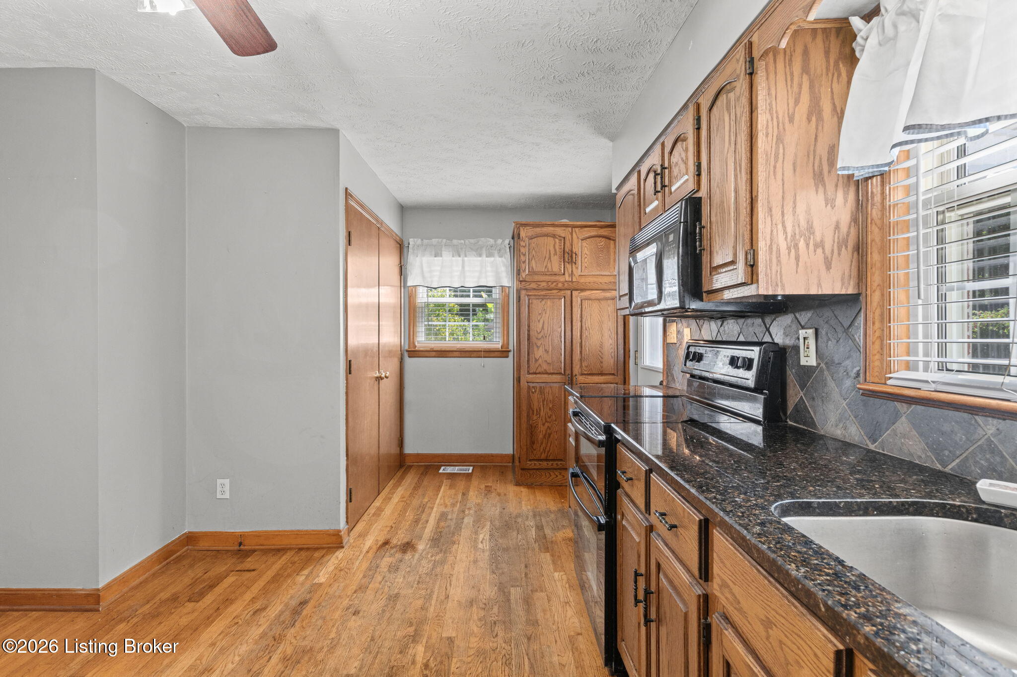 1582 Raydale Dr Property Photo 31