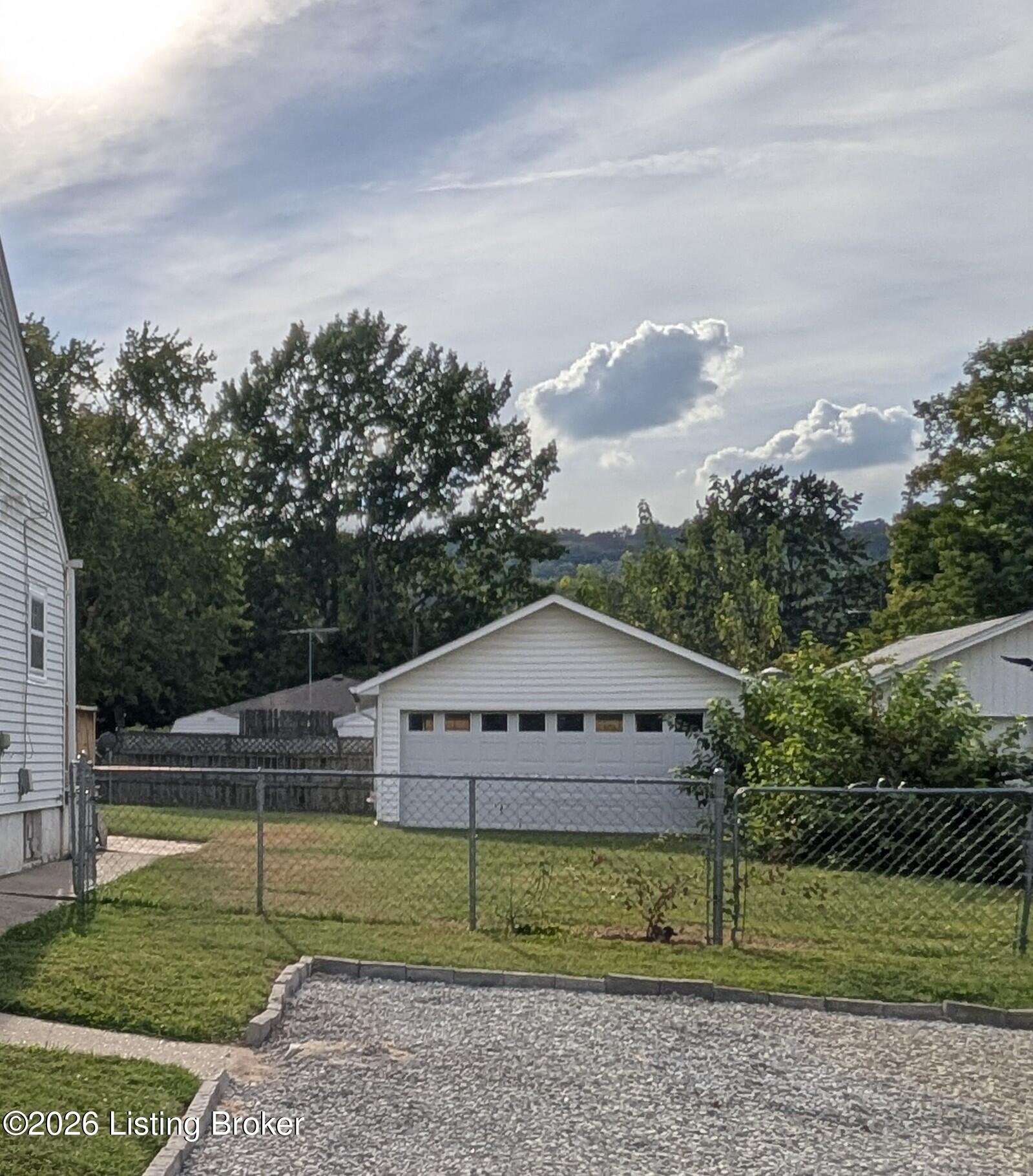5010 Laughlin Ave Property Photo 4