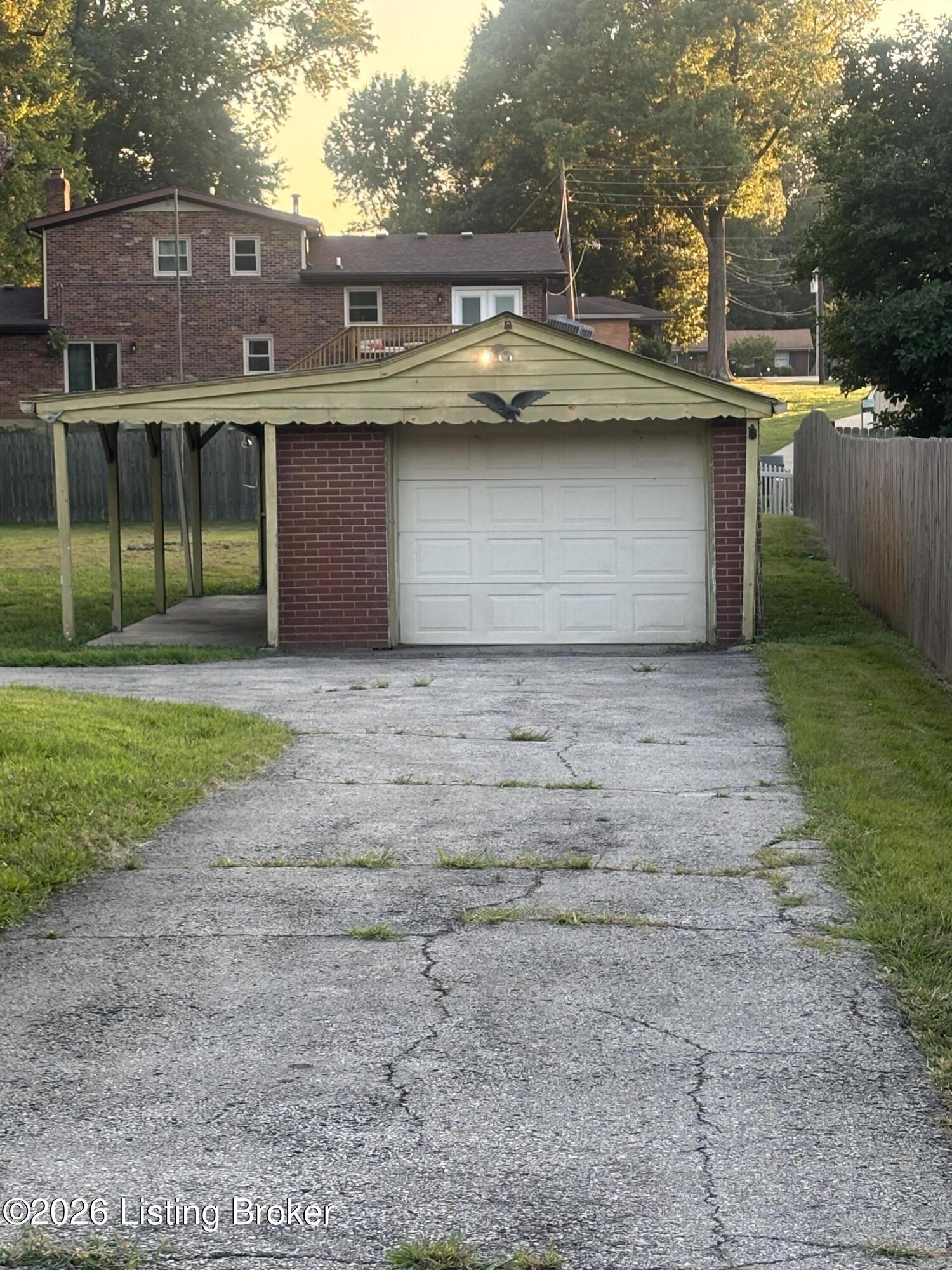 4300 E Pages Ln Property Photo 2
