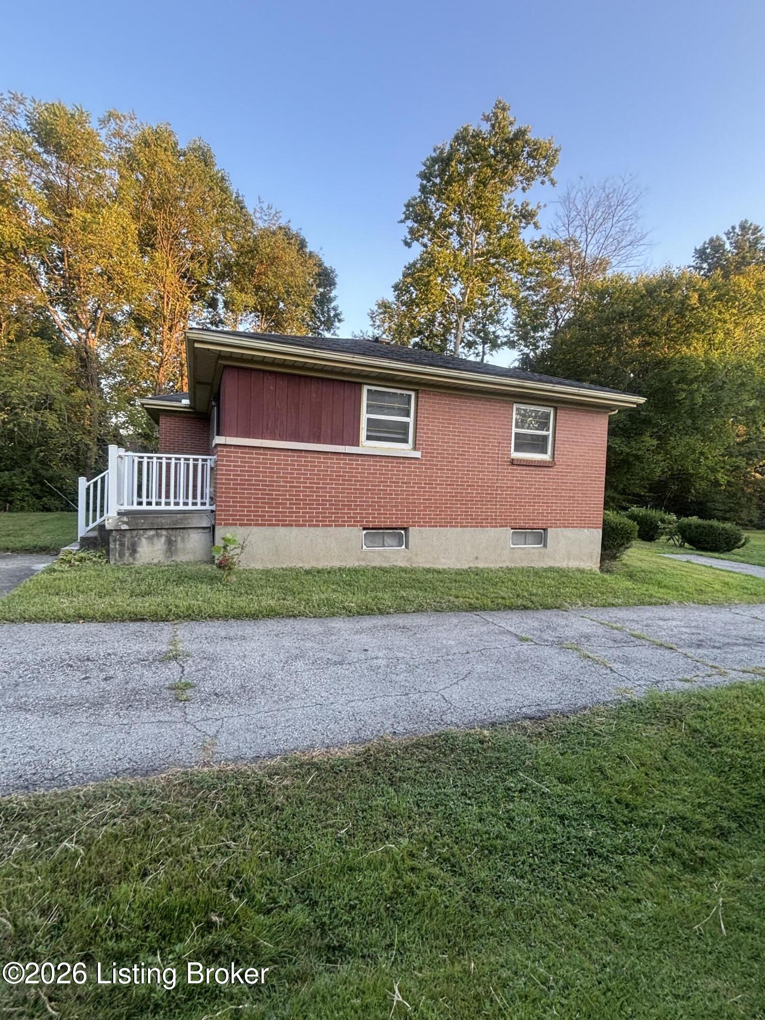 4300 E Pages Ln Property Photo 3