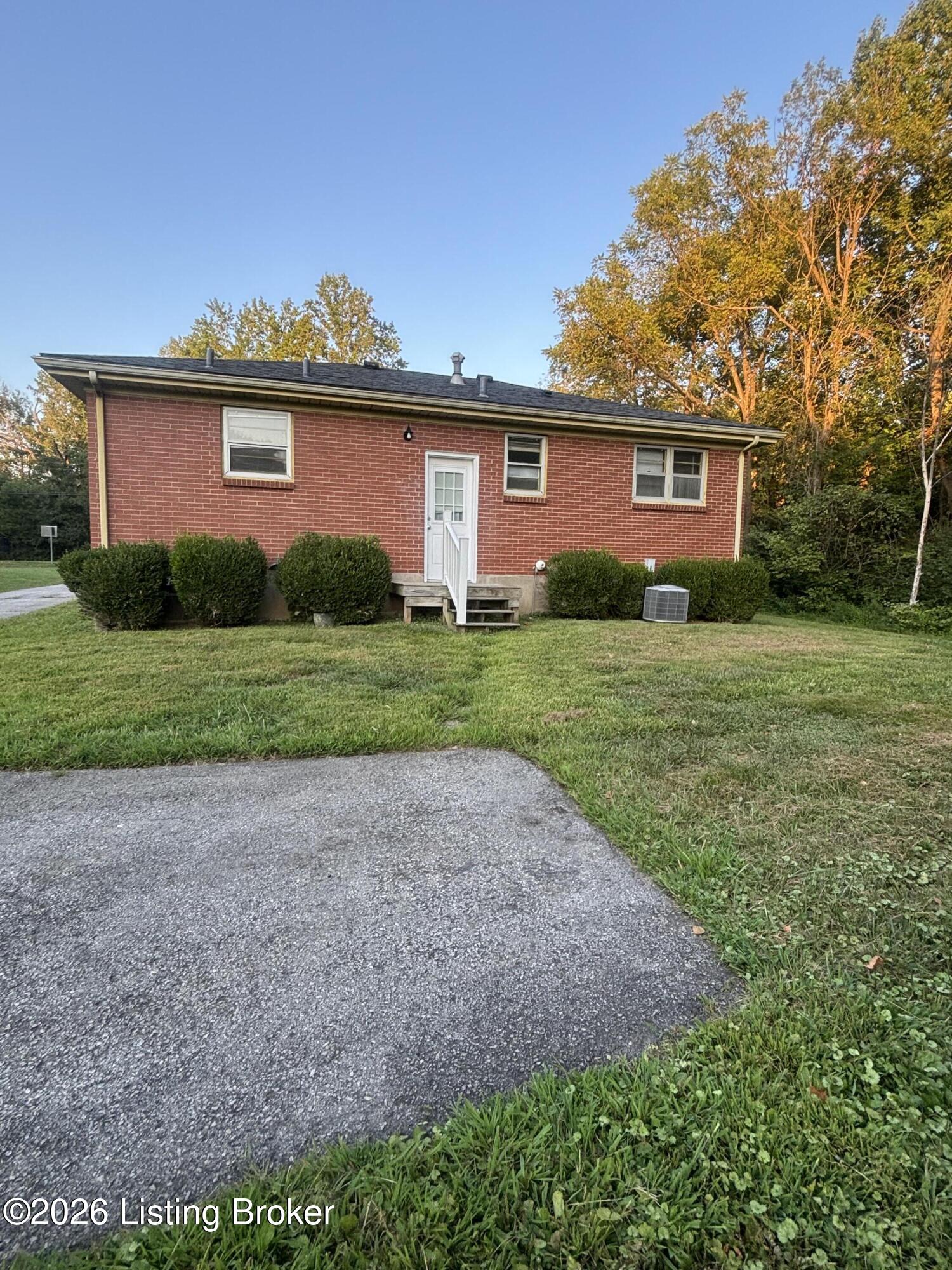 4300 E Pages Ln Property Photo 4