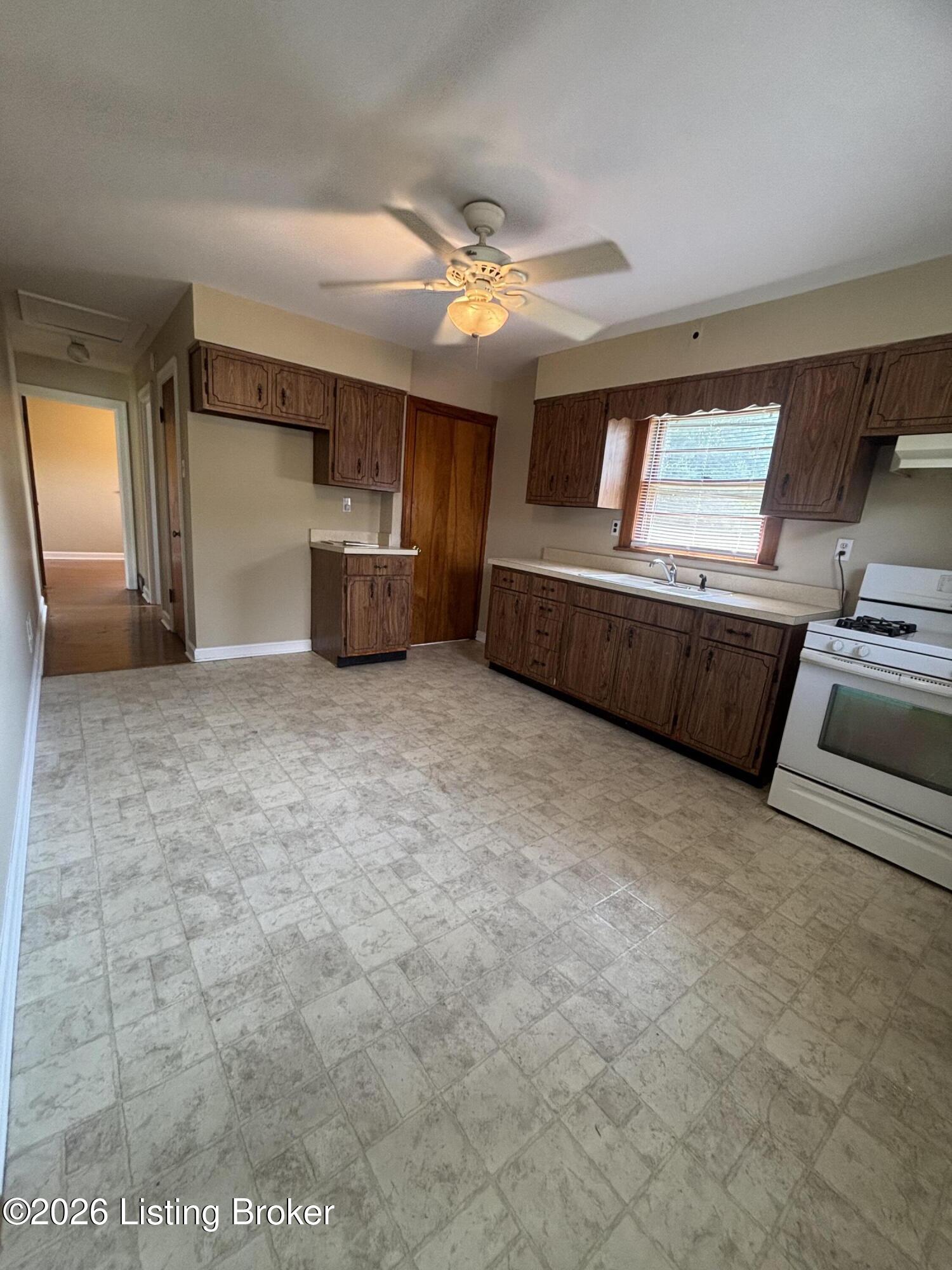 4300 E Pages Ln Property Photo 9