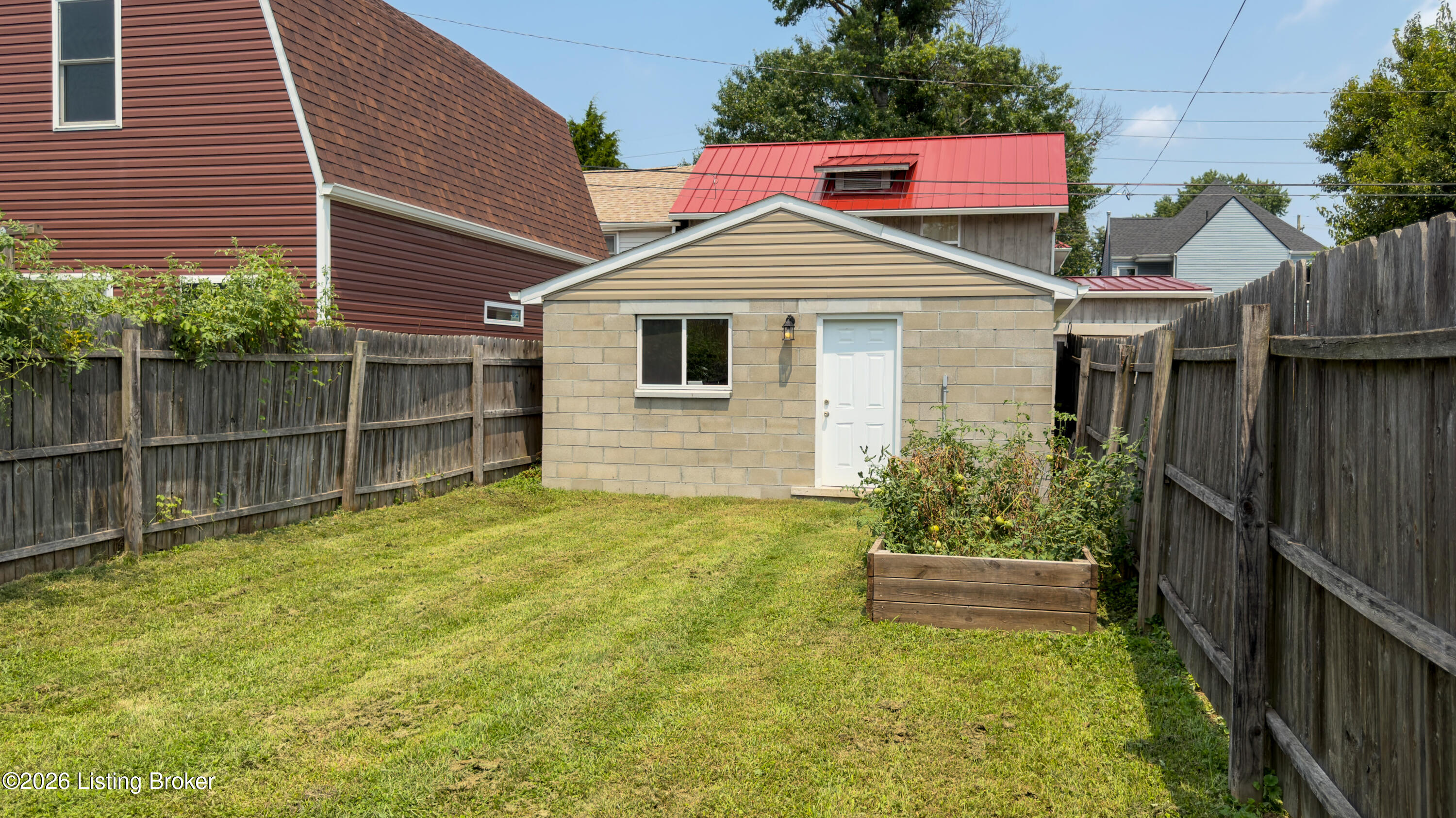1035 E Caldwell St Property Photo 22