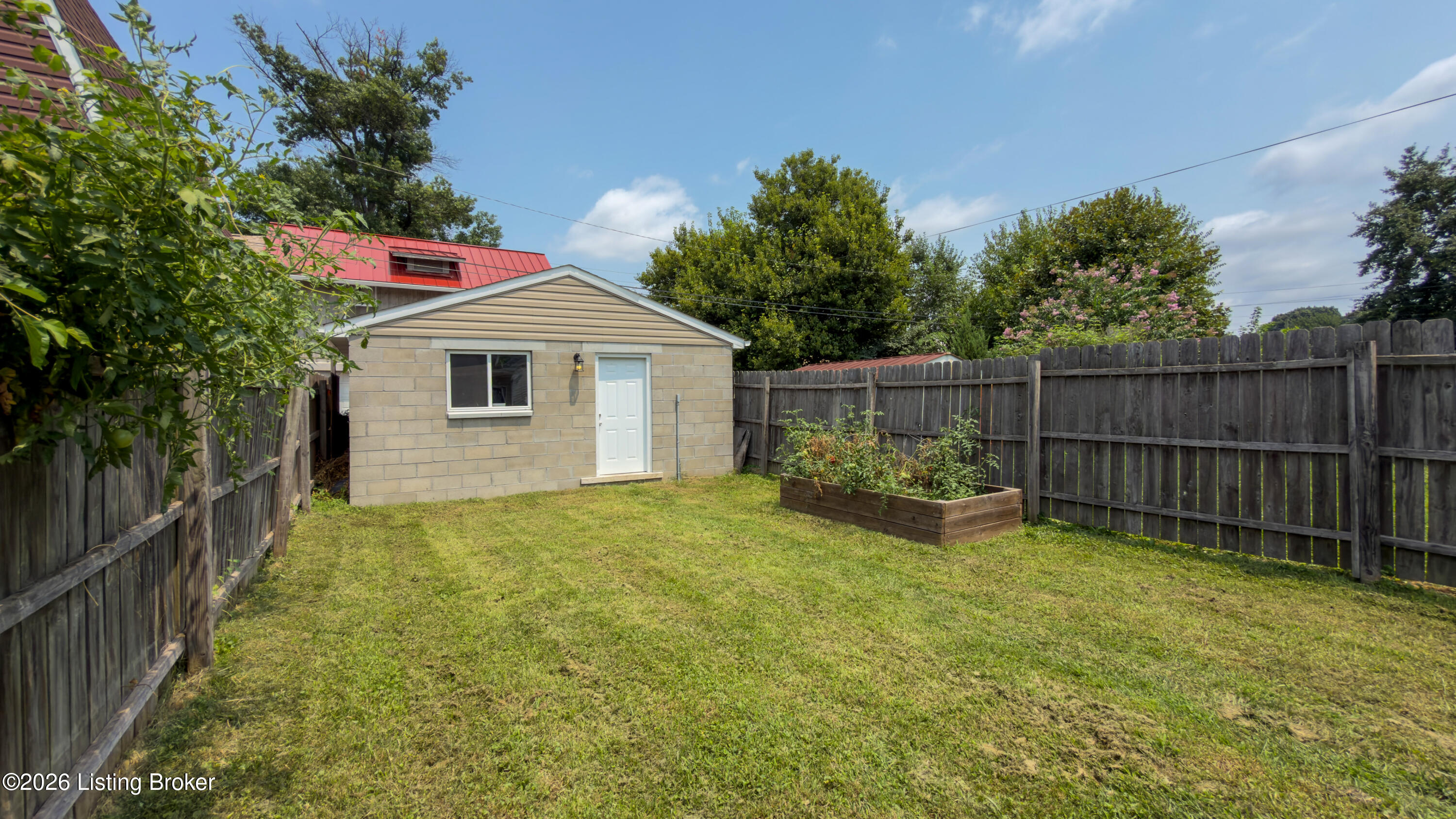 1035 E Caldwell St Property Photo 25