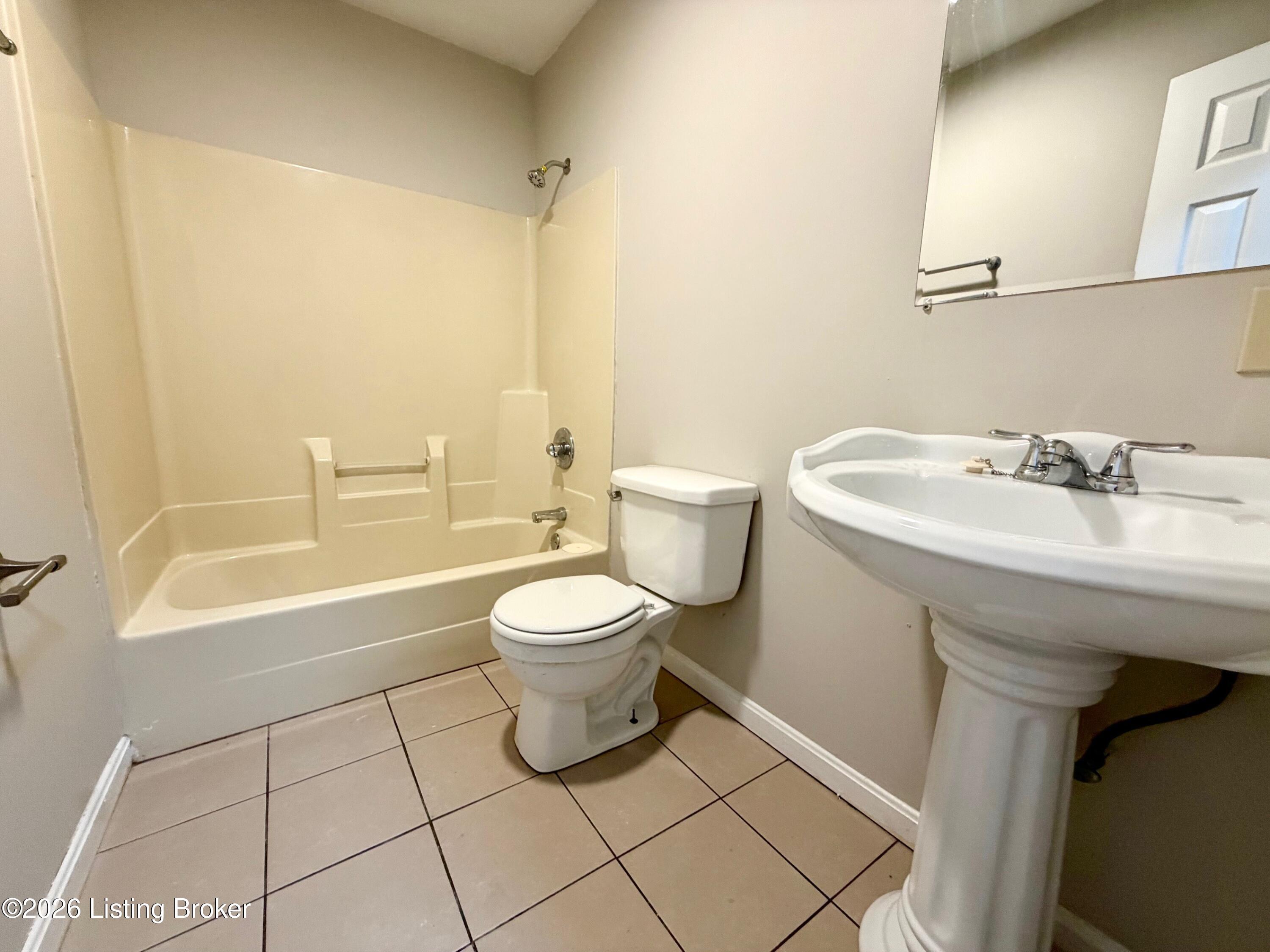 270 Harrison St D Property Photo 6