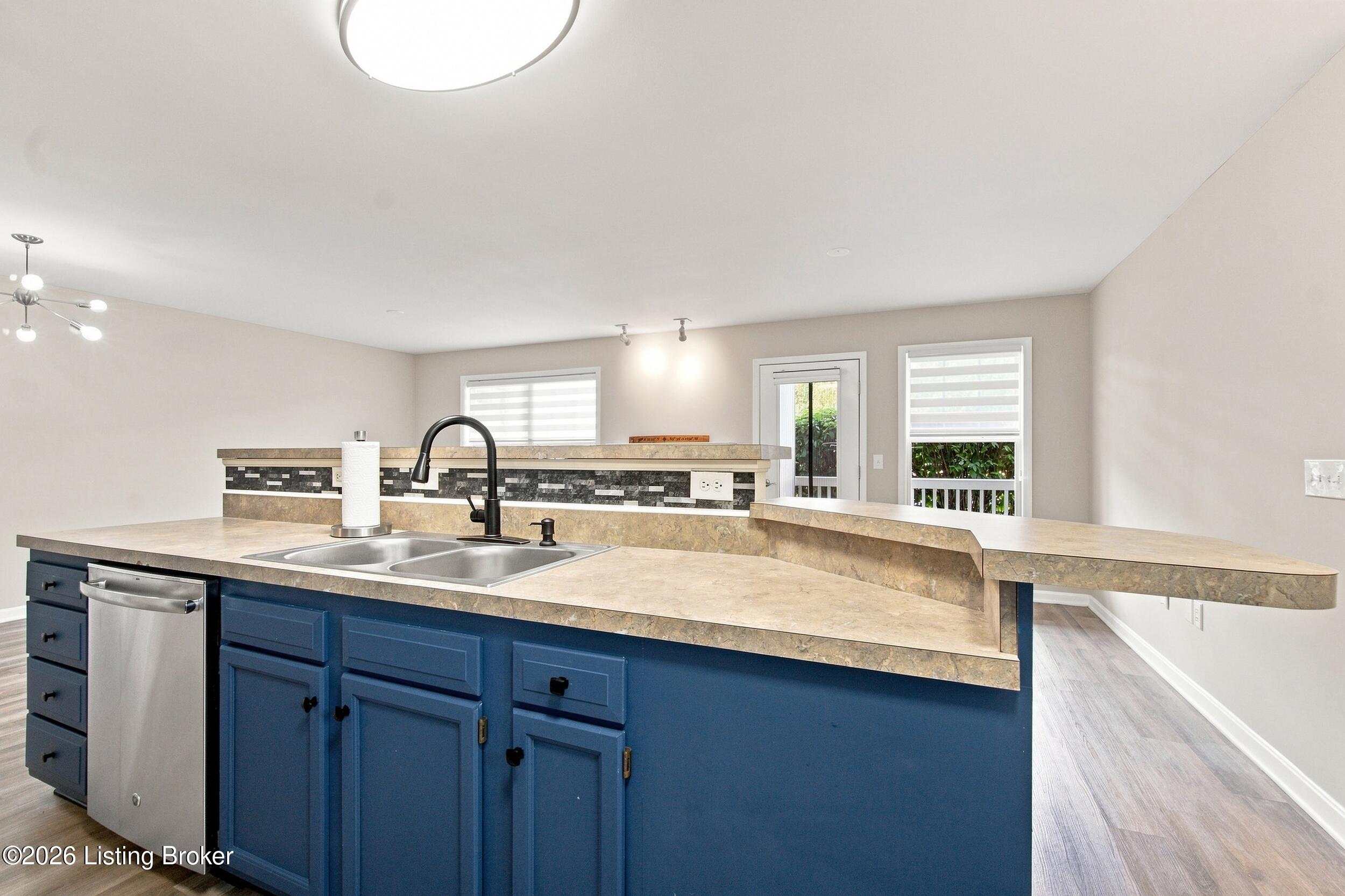 6520 Brook Bend Way 102 Property Photo 6