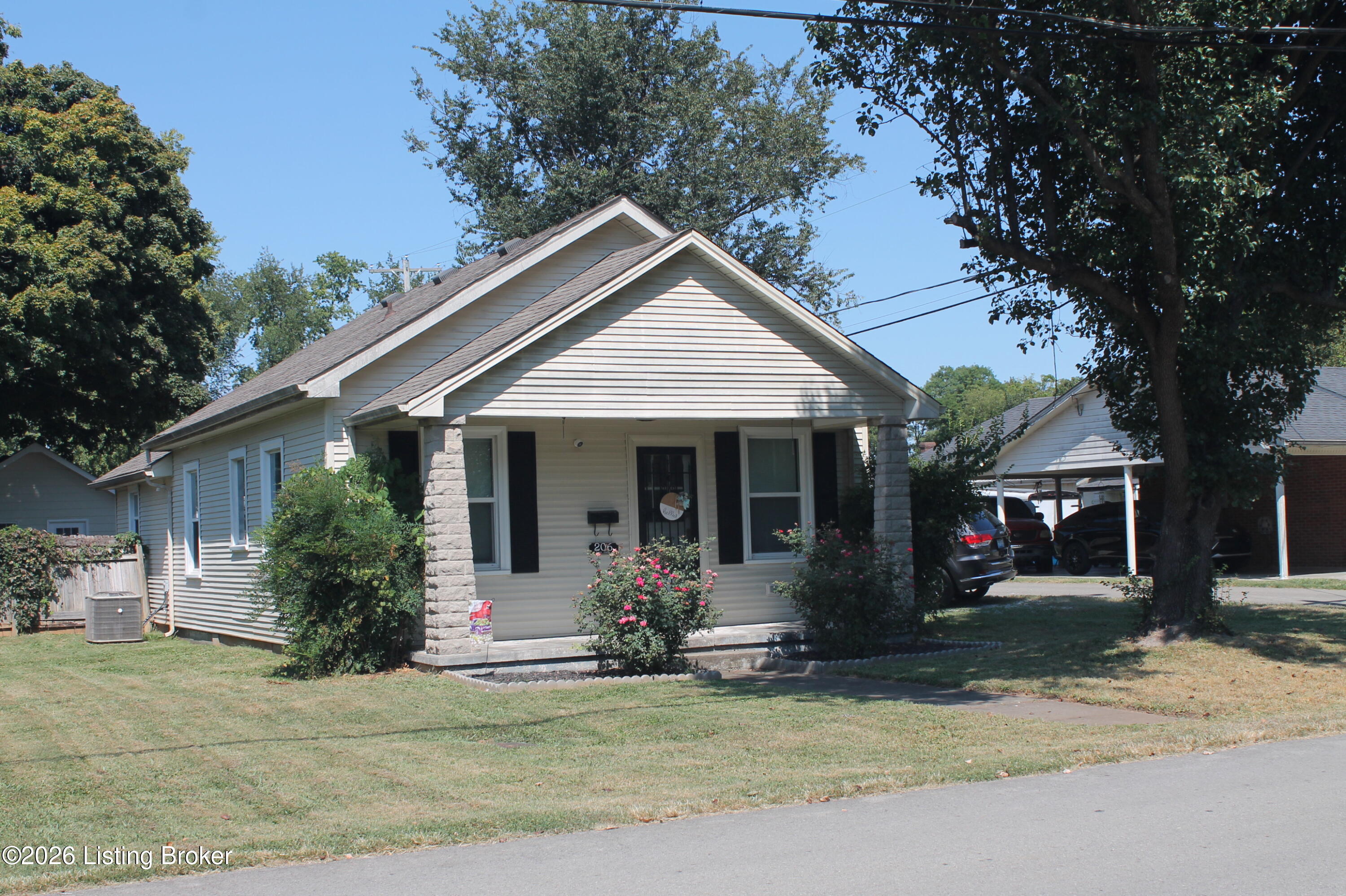 206 E Daugherty Ave Property Photo 1