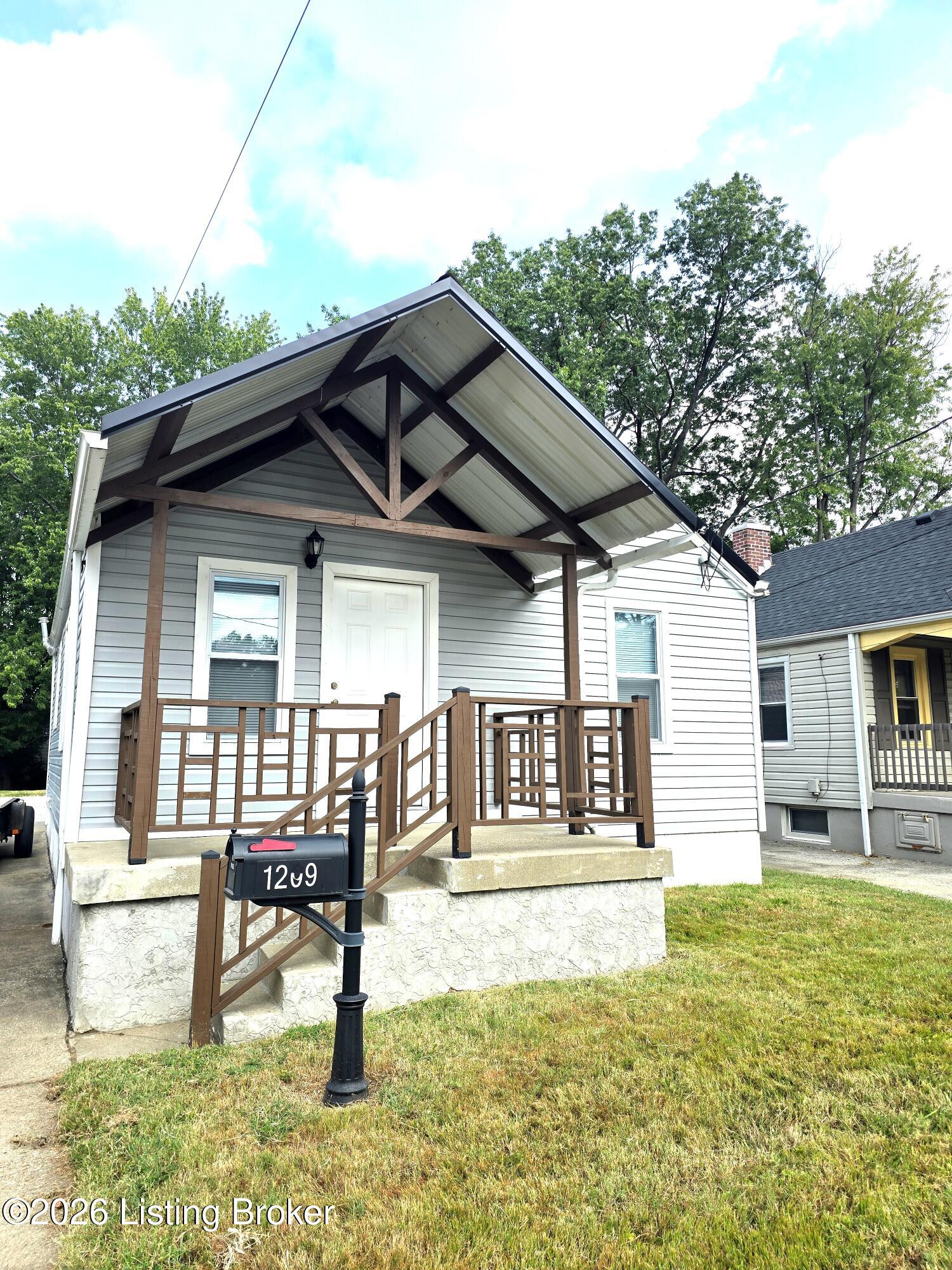 1209 Bicknell Ave Property Photo 3