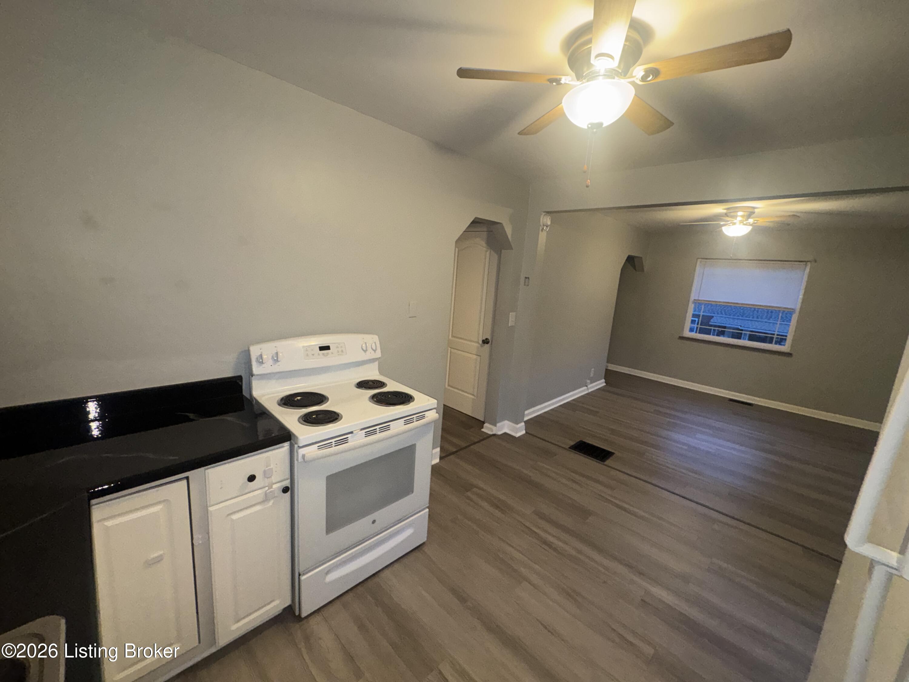 357 Riddle Pl Property Photo 9