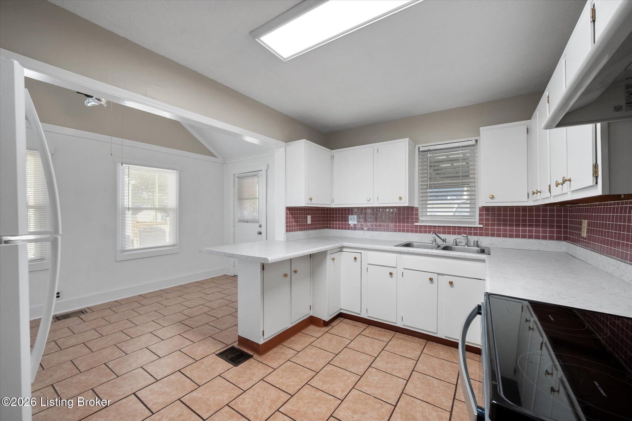 2603 Parklawn Dr Property Photo 4