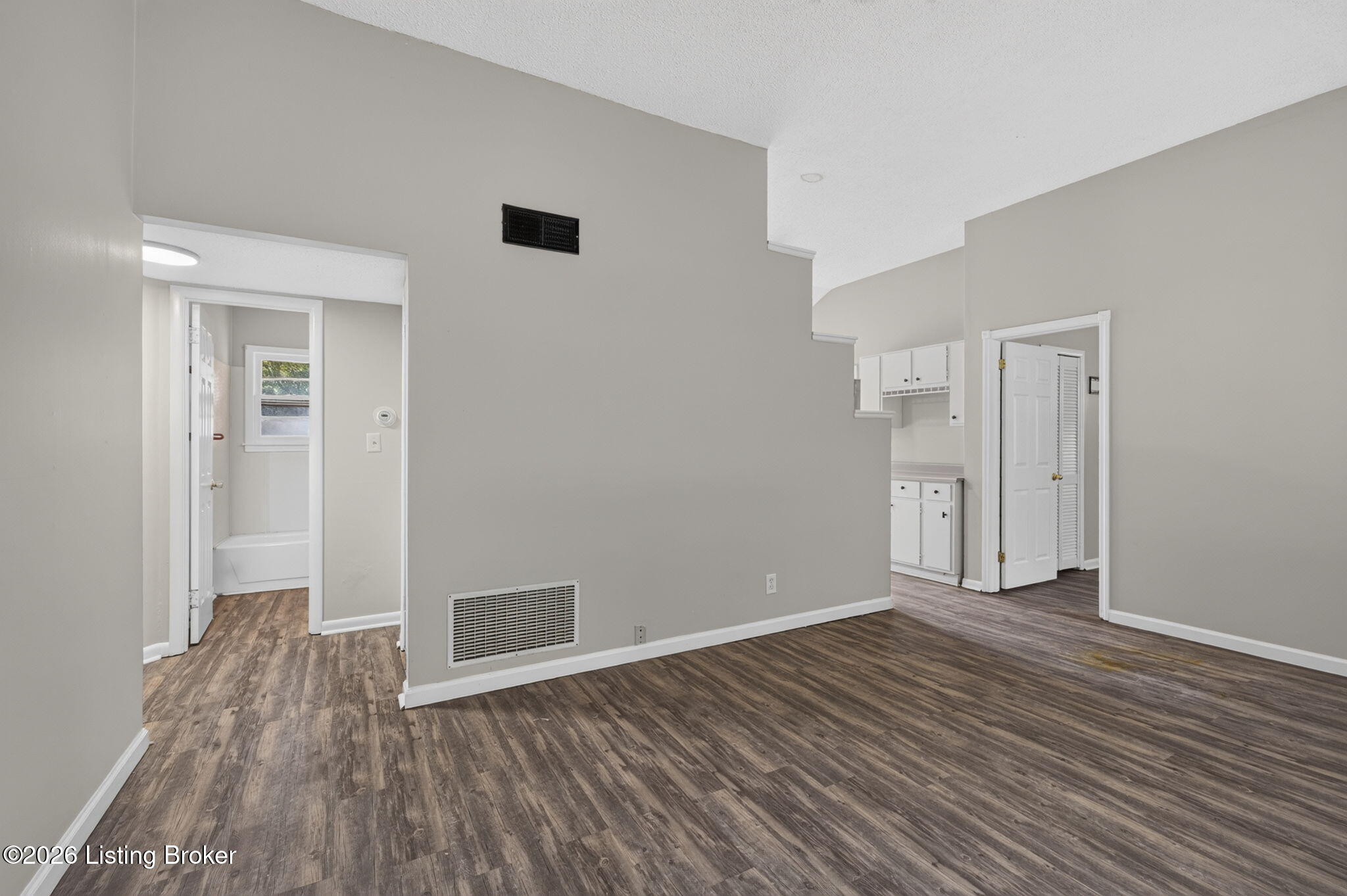 9221 Aristides Dr Property Photo 4