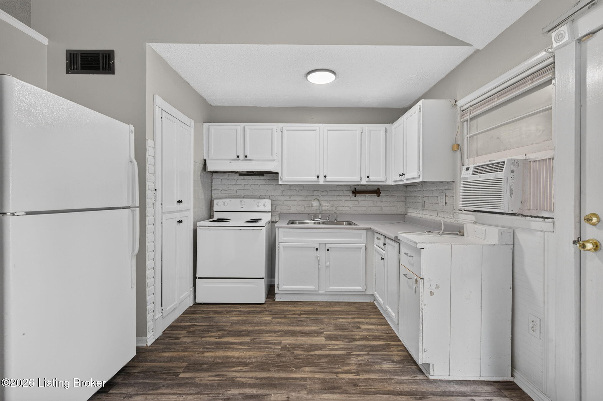 9221 Aristides Dr Property Photo 6