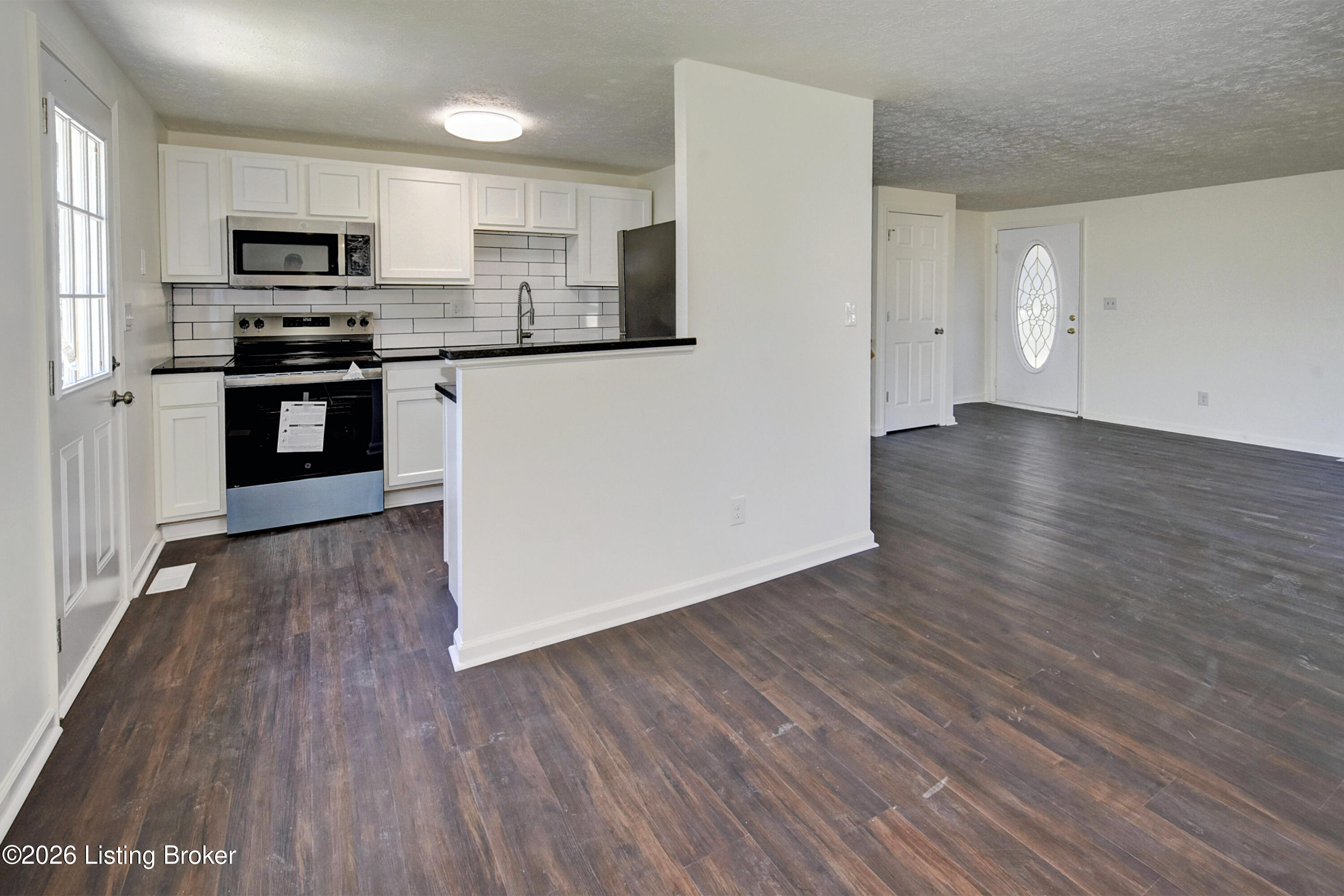 9310 Plumwood Pl Property Photo 4