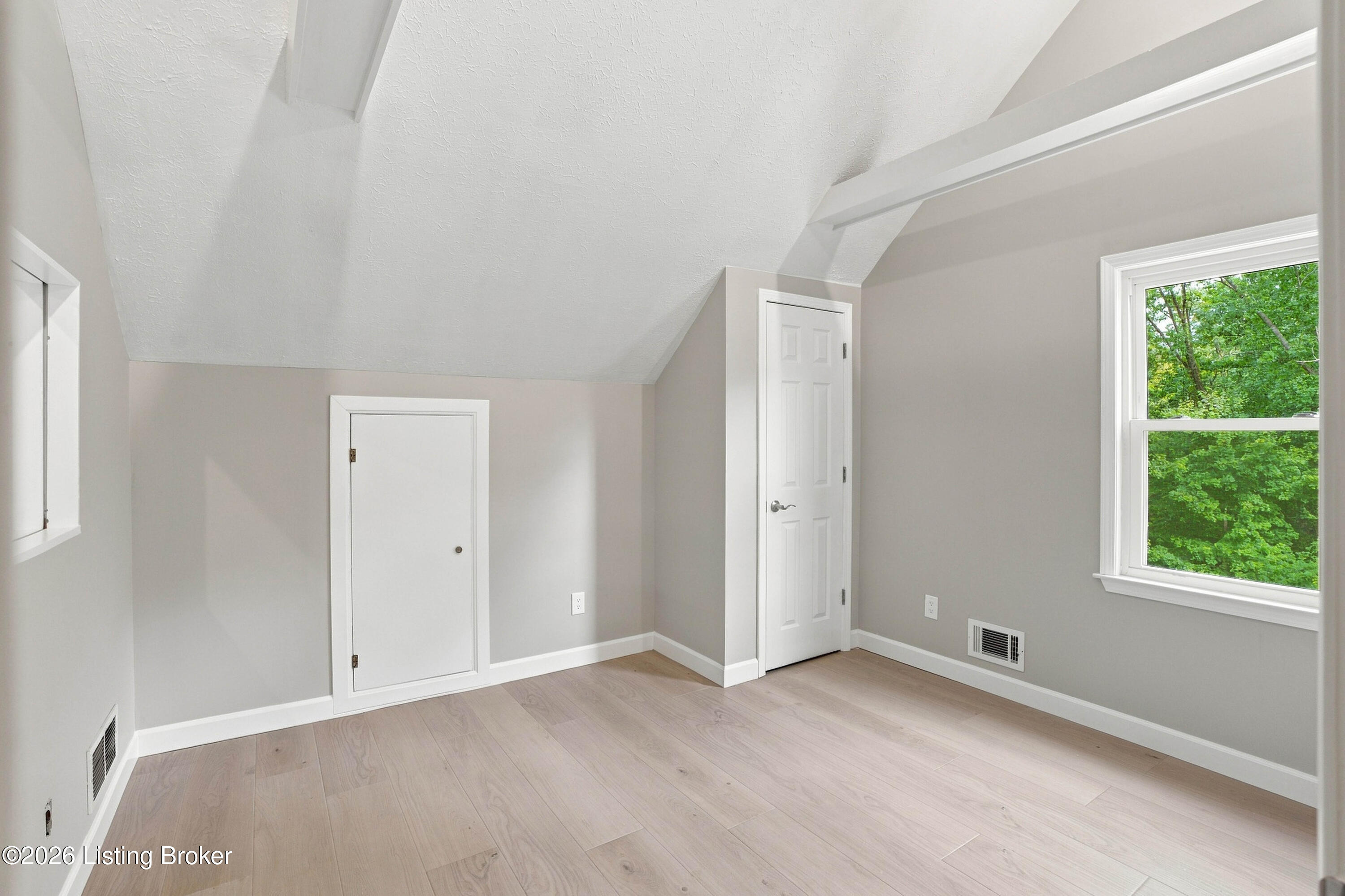 1010 Benton Ridge Dr Property Photo 15