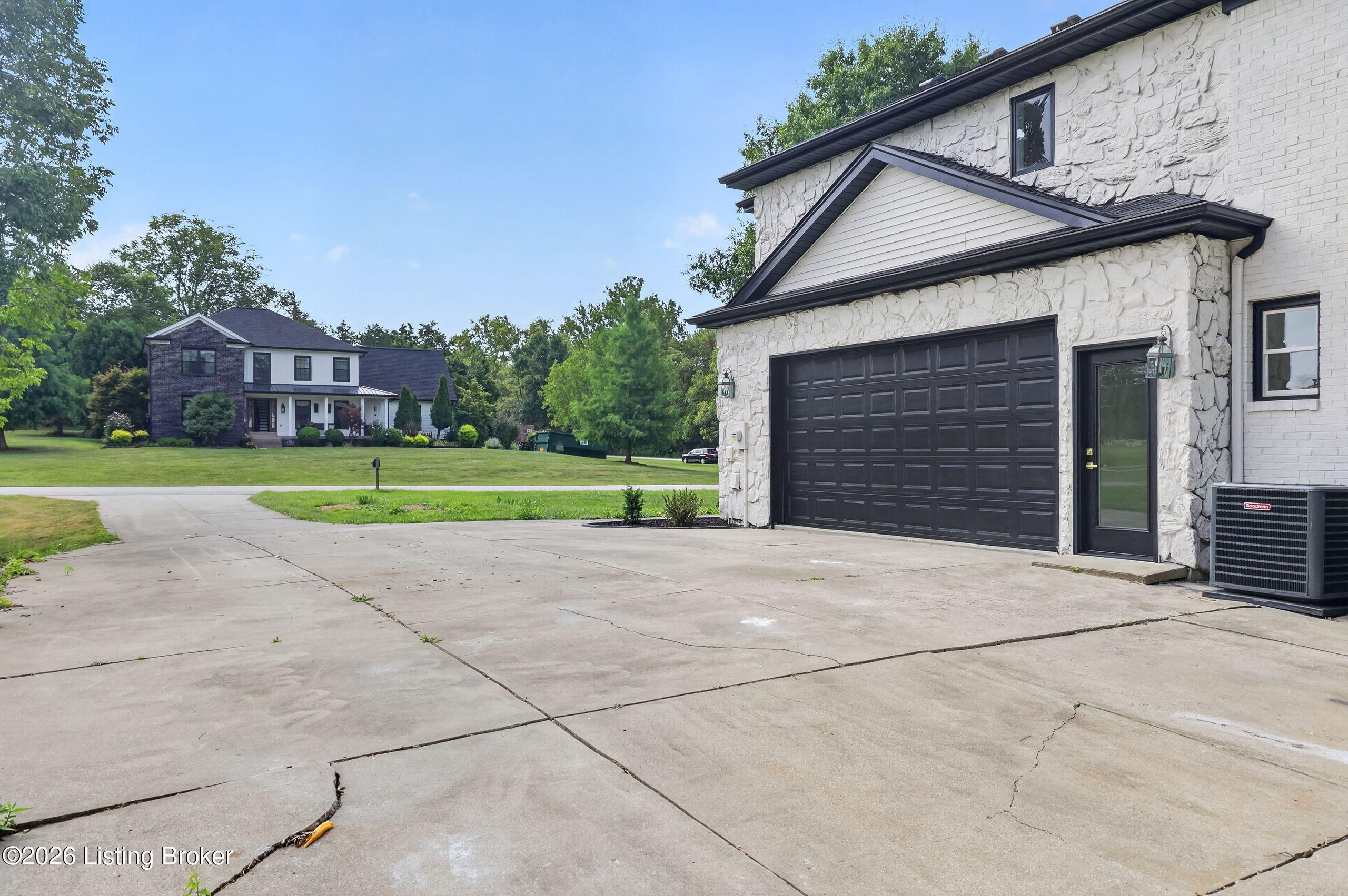 3815 Carriage Pointe Dr Property Photo 6